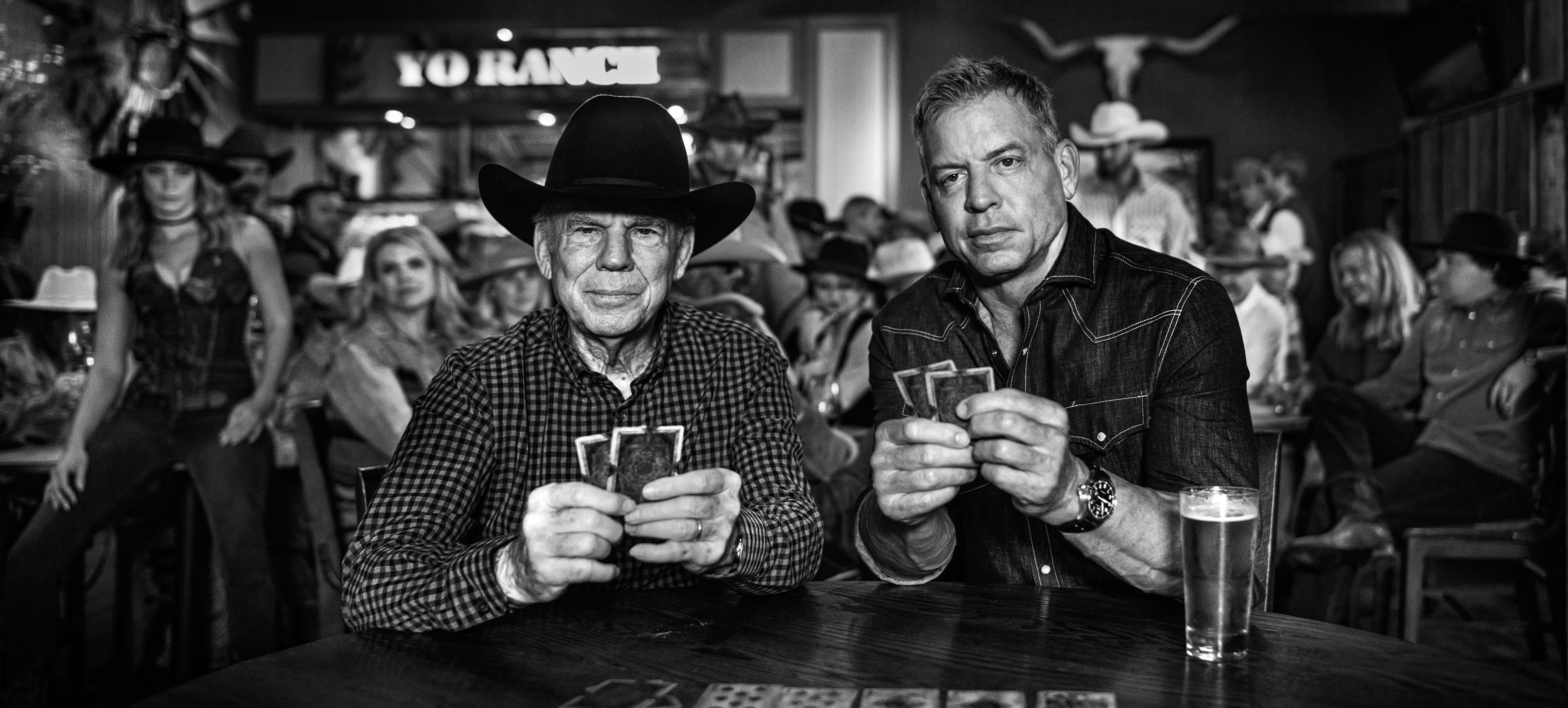 Texas Holdem
Dallas, Texas - 2023

Archivalischer Pigmentdruck auf 315gsm Hahnemühle Photo Rag Baryta Papier 

Auflagenhöhe: 20

Verfügbare Größen:

Standard 
Bildgröße: 37" x 75"
Gerahmt Größe: 52" x 90"

Groß 
Bildgröße: 50" x 101"
Gerahmt Größe: