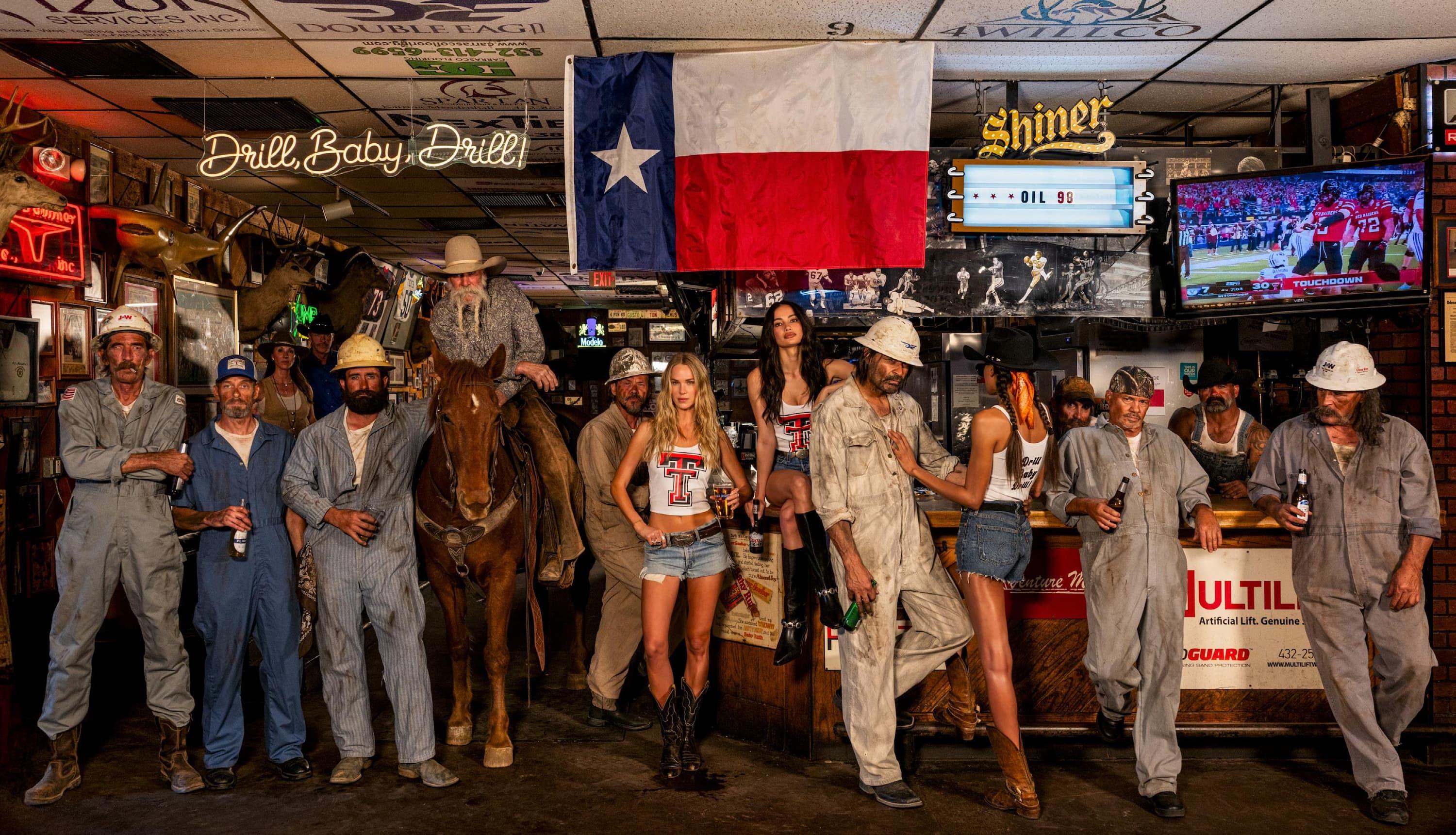 Texas Tech (Couleur) par David Yarrow - Nouvelle parution - Scène de bar - Cheval