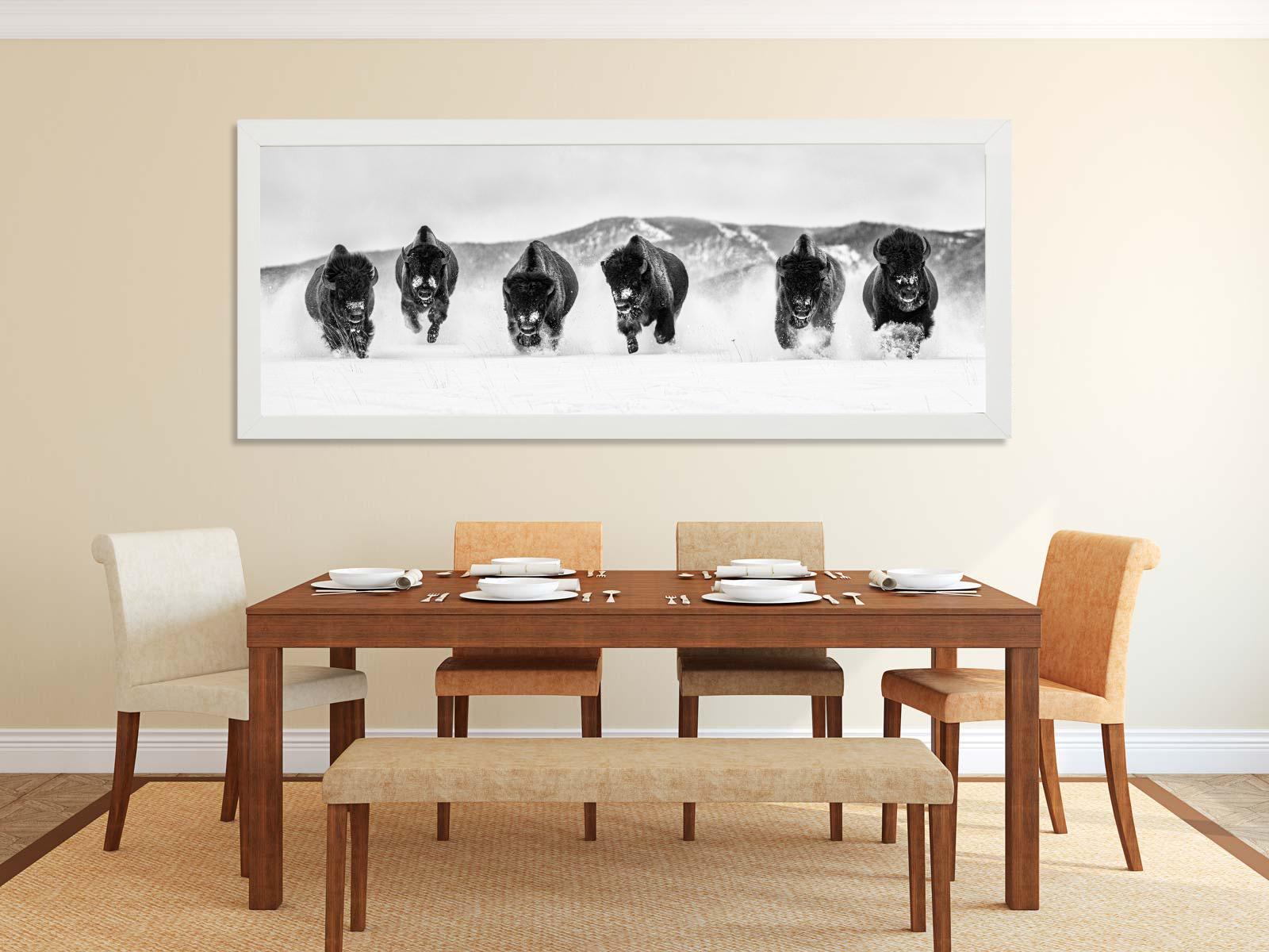 „The Bills #3“ – eine Gruppe von Buffalos im Schnee, Kunstfotografie, 2023 (Grau), Black and White Photograph, von David Yarrow