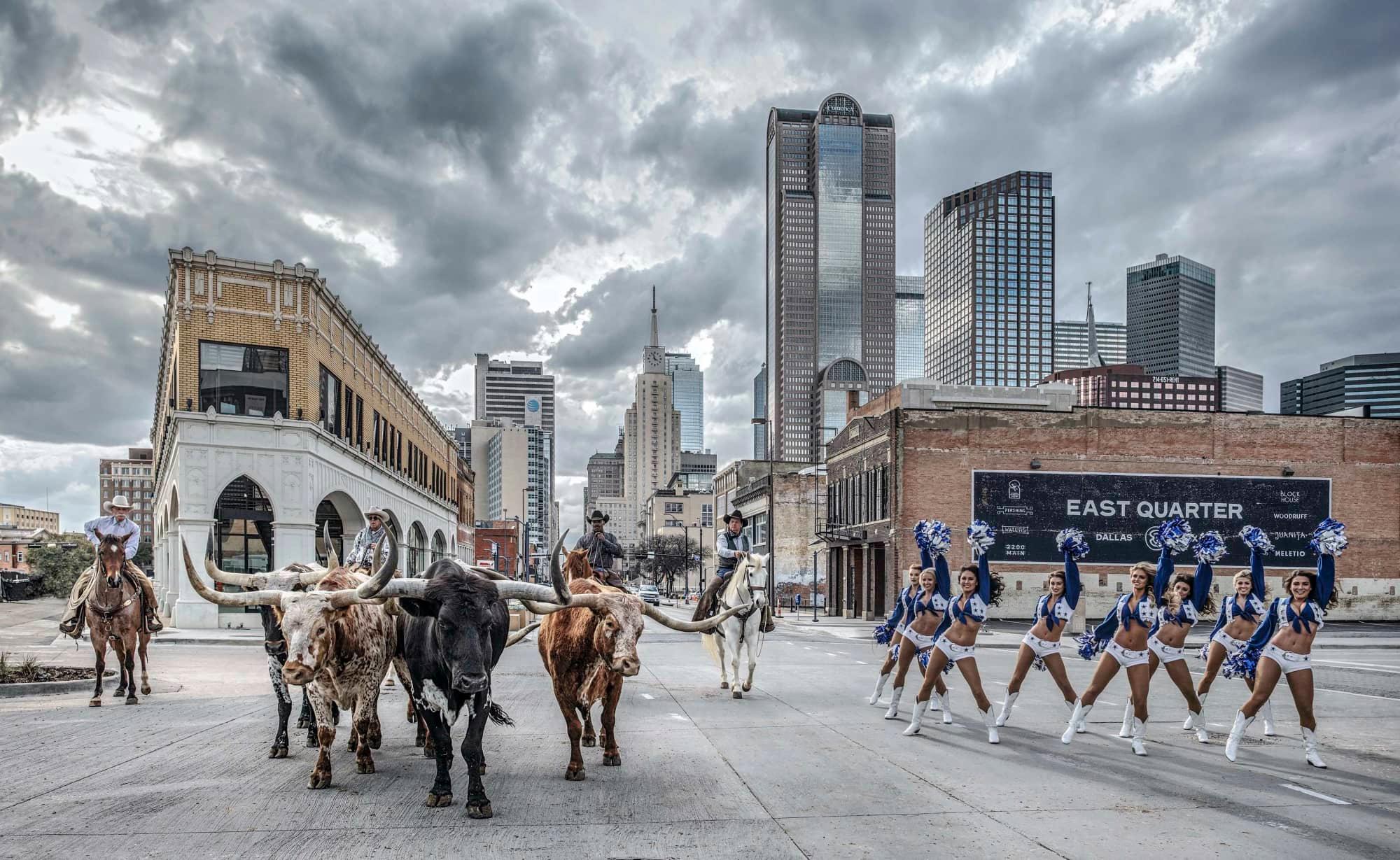Les cowboys de Dallas - Photograph de David Yarrow
