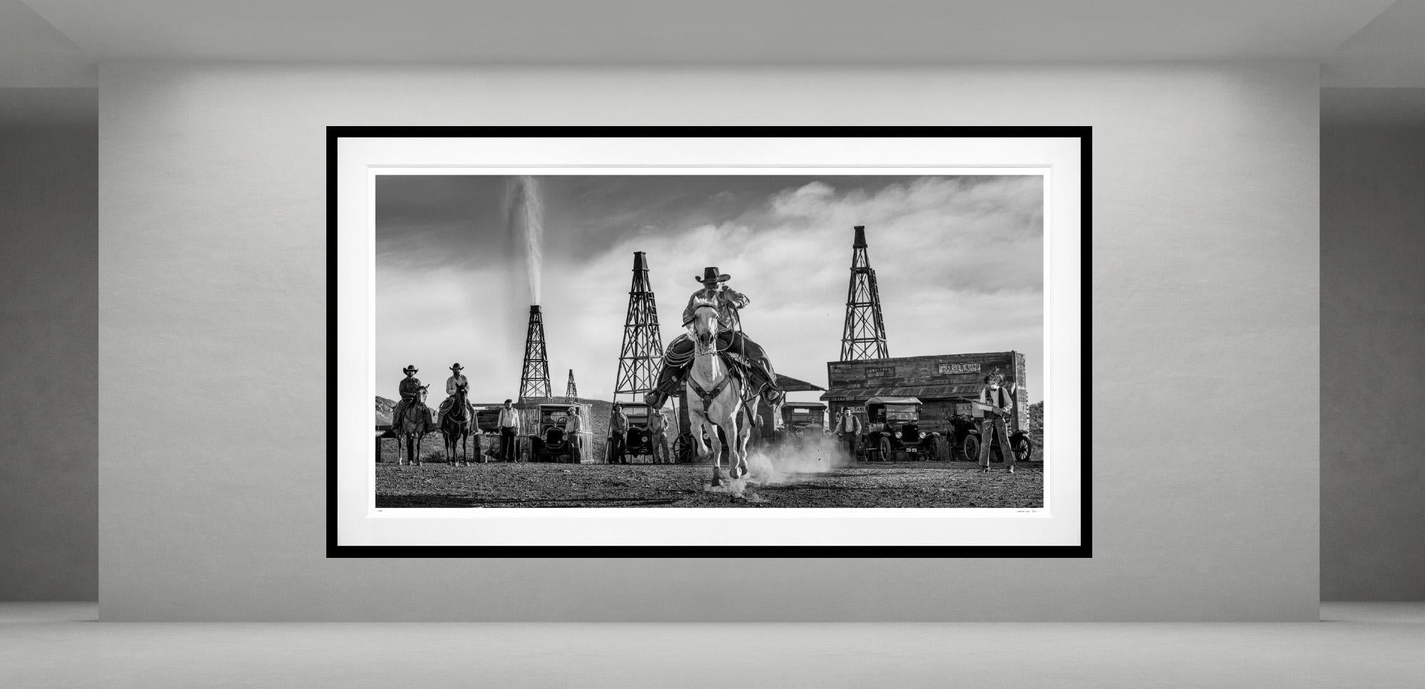 The Gusher Age (N&B) par David Yarrow - A B. en vente 1