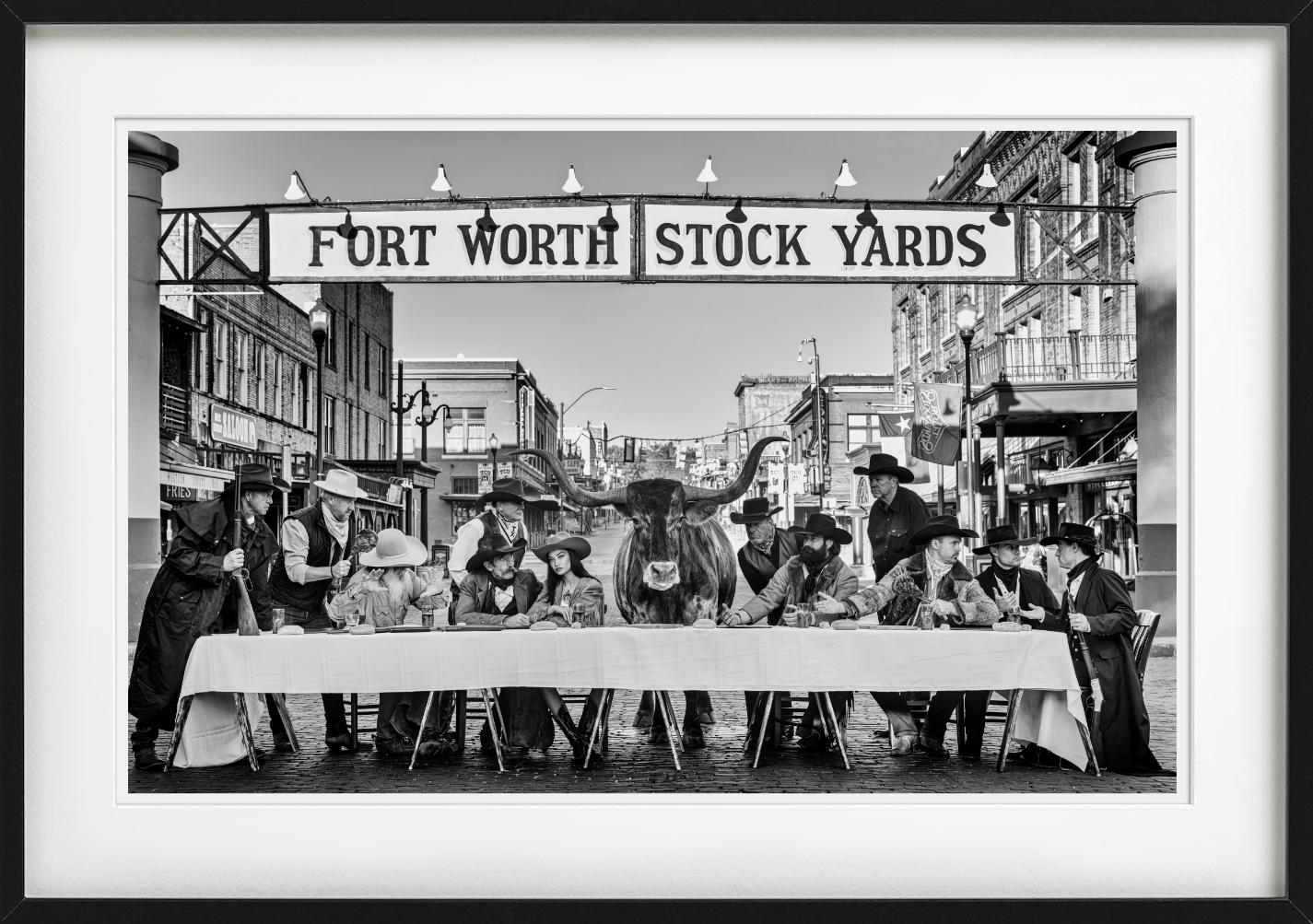 La Última Cena, Forth Worth Stock Yards, Fotografía artística 2024 - Photograph de David Yarrow