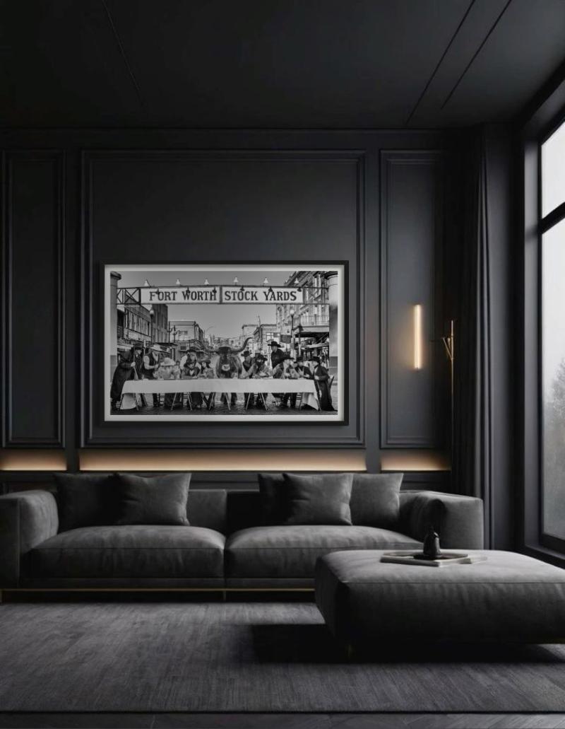 La Última Cena, Forth Worth Stock Yards, Fotografía artística 2024 - Photograph Contemporáneo de David Yarrow