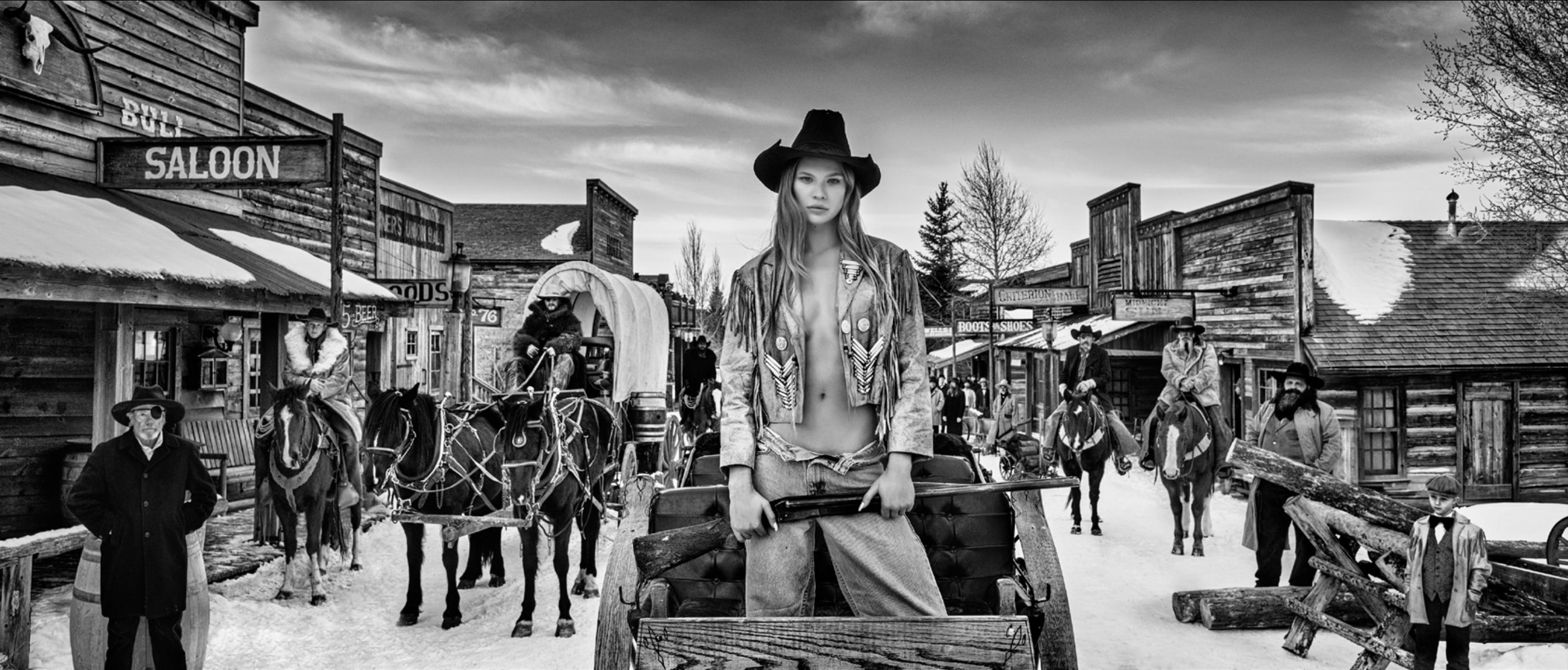 David Yarrow Black and White Photograph – Die Sheriff's Daughter