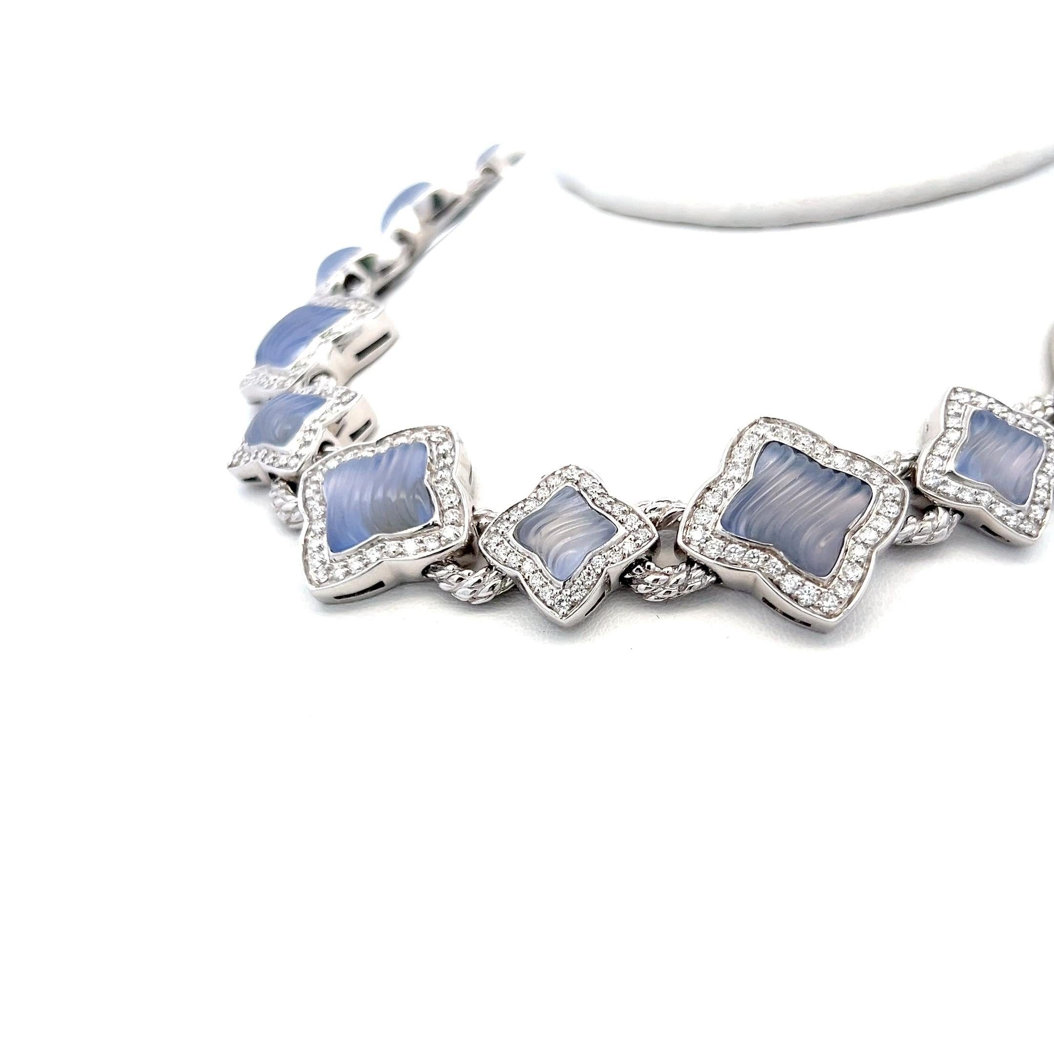 Designer :
DAVID YURMAN
Titre :
David Yurman 11.60 Carat Round Brilliant D VVS1 Diamond 18 Karat White Gold Link Necklace
Le style :
Lien
Métal :
Or blanc 18 carats
Pierre précieuse 1 :
Diamant de 11.6 carat
Nombre de pierres :
466
Couleur :
D
La