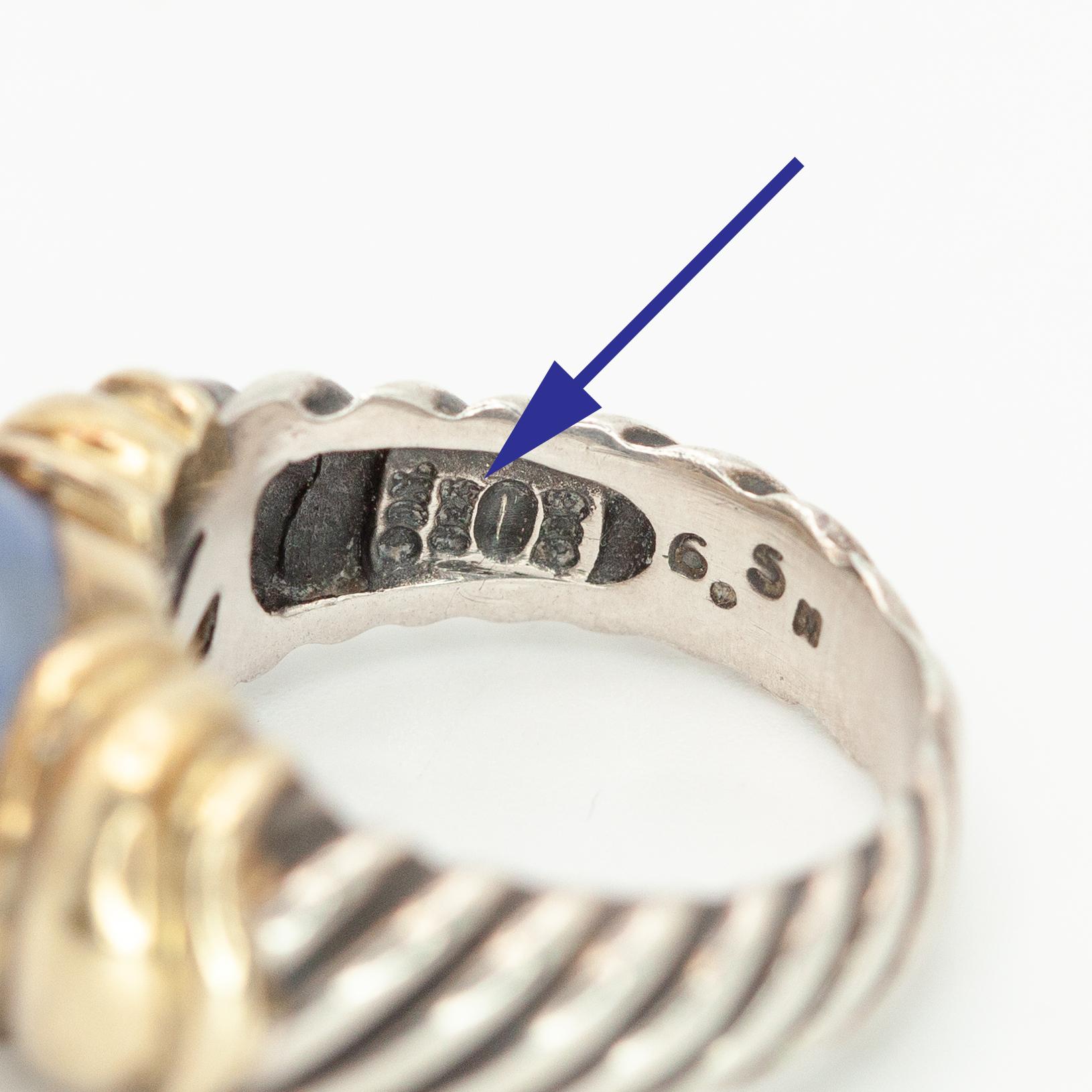 Femenino o masculino David Yurman Anillo cable de oro de 14 quilates y calcedonia de ley c. Década de 1980 en venta