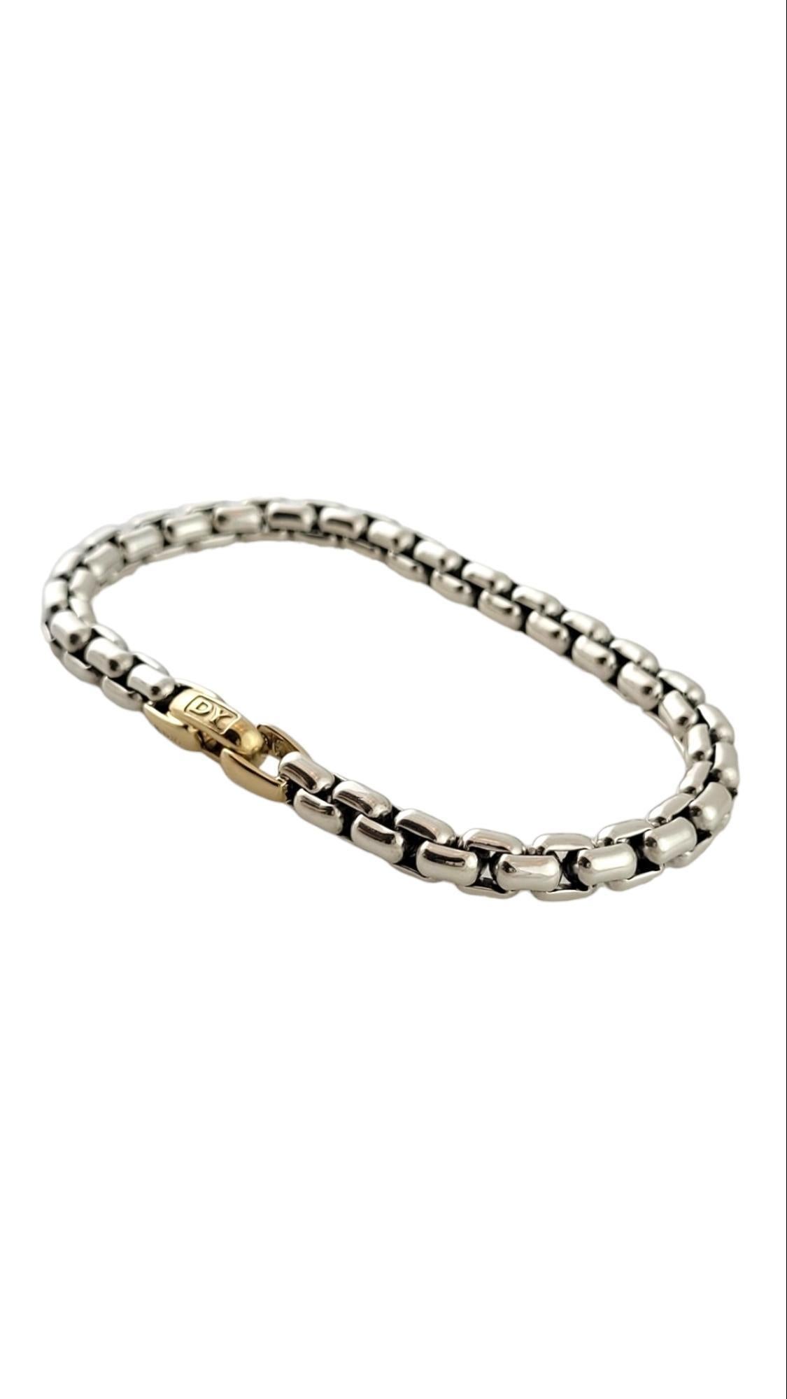 David Yurman 14K & Sterling Silver Box Chain Bracelet

Ce magnifique bracelet en chaîne du designer David Yurman est fabriqué à la fois en argent sterling 925 et en or jaune 14 carats !

Taille : 7