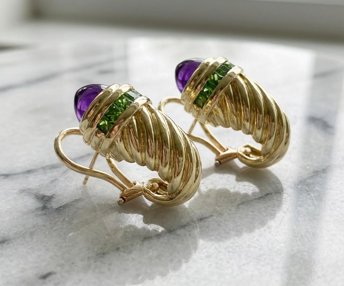Boucles d'oreilles à pince en or jaune 14K avec cabochon d'améthyste et grenat David Yurman Excellent état - En vente à Chicago, IL