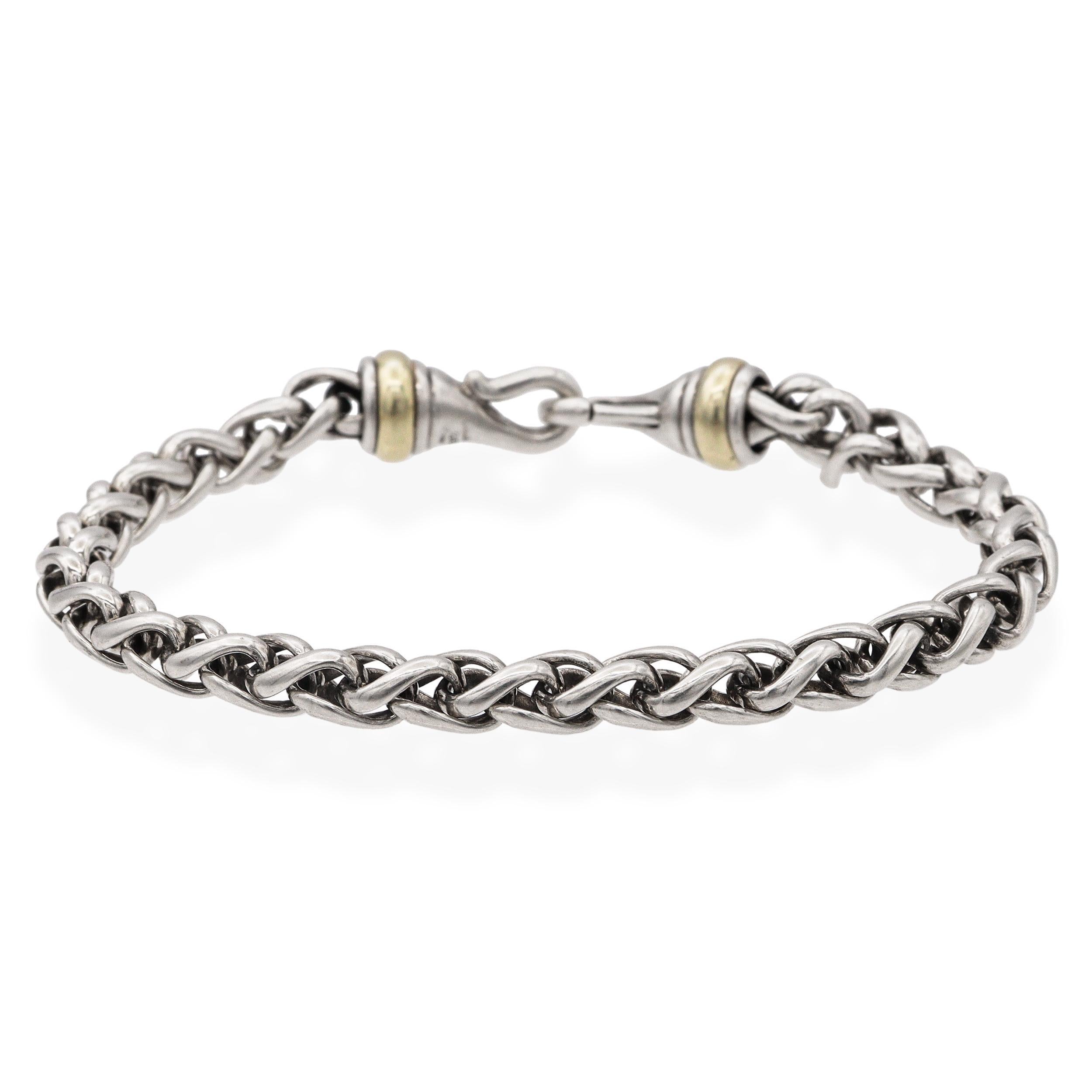 David Yurman Bracelet en or jaune 14k et en argent sterling avec chaîne de blé. Exemple classique du design iconique de Yurman, ce bracelet associe l'argent sterling poli à de riches accents en or jaune 14k. Les maillons imbriqués créent un look