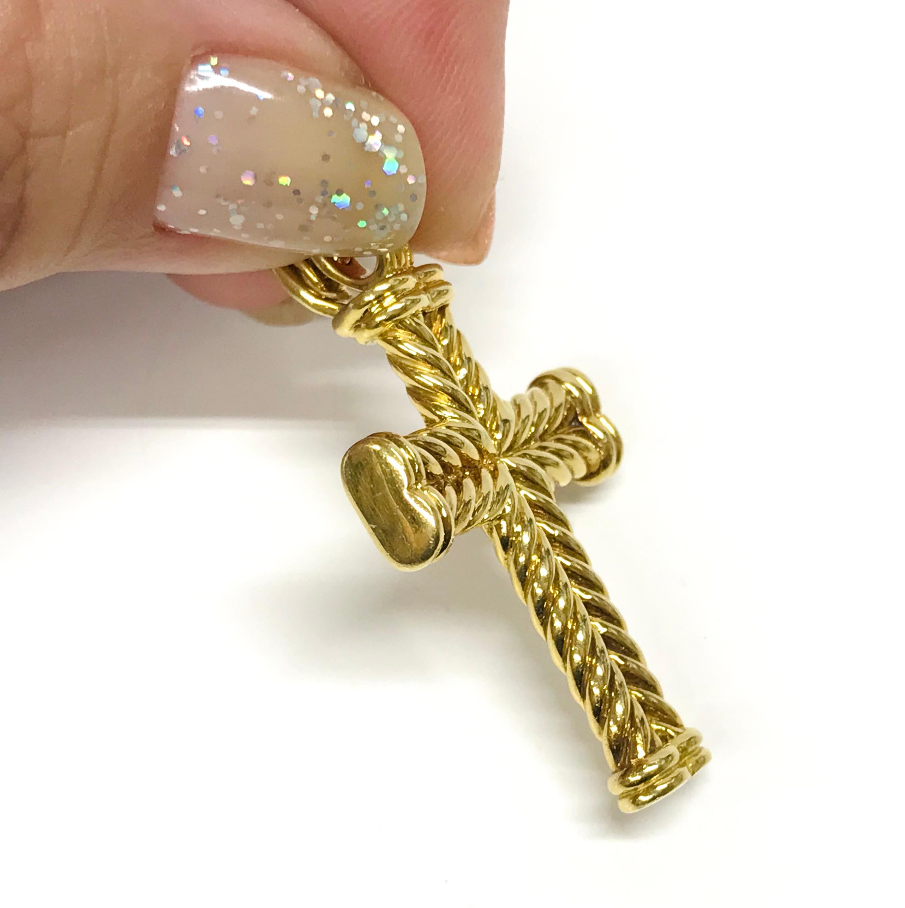 David Yurman 18 Karat Gold Cable Cross Pendant In Excellent Condition For Sale In Palm Desert, CA