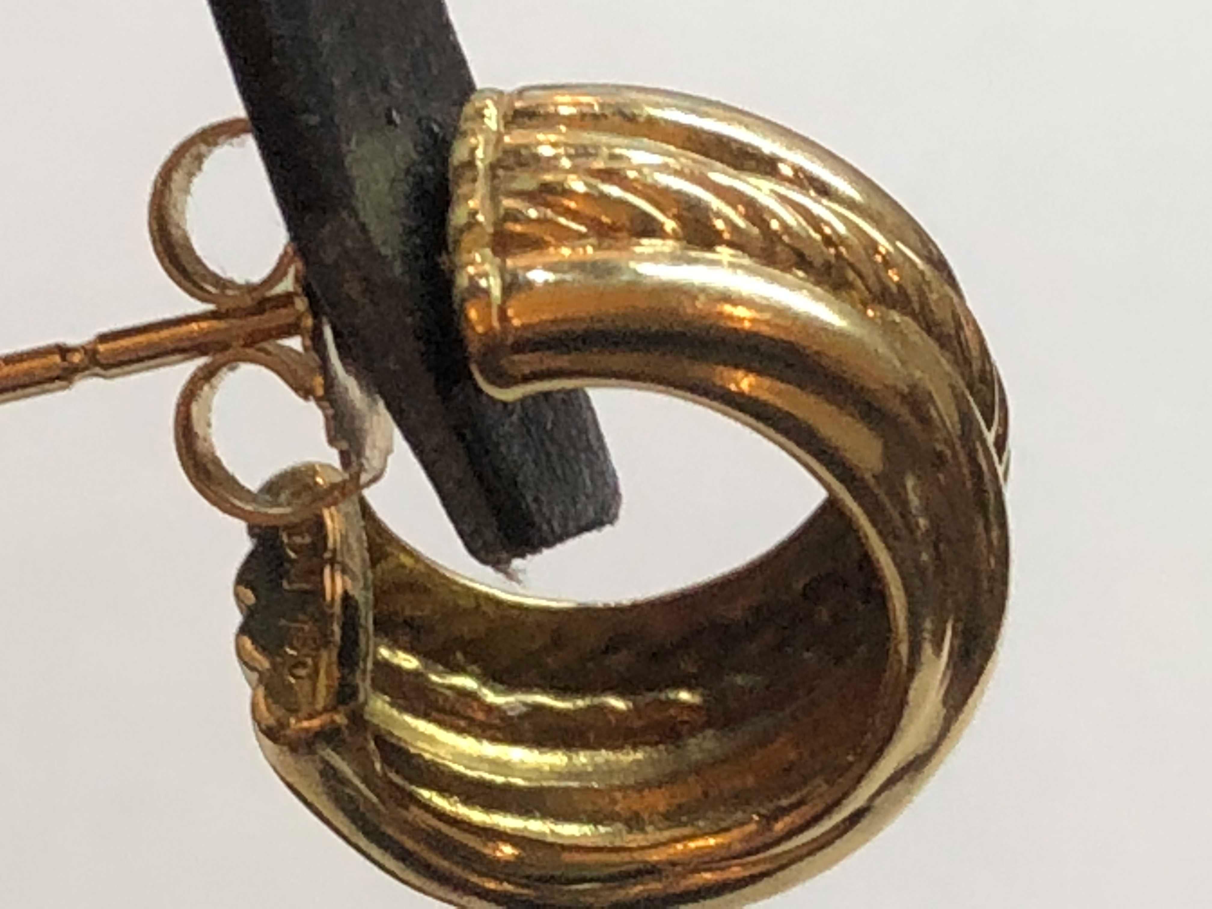 Modern David Yurman 18 Karat Yellow Gold Cable Classic Small Huggie Earrings