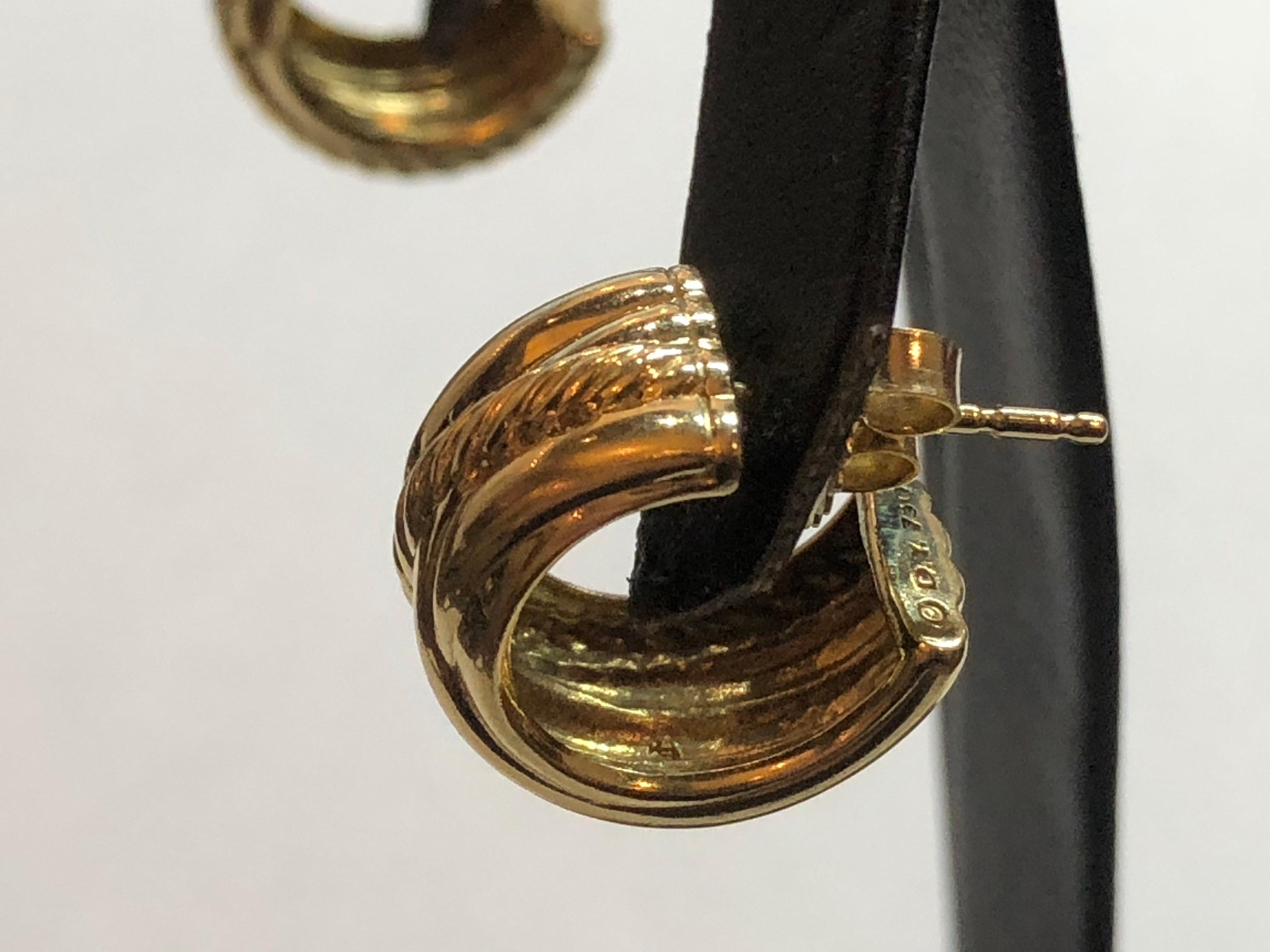 Women's or Men's David Yurman 18 Karat Yellow Gold Cable Classic Small Huggie Earrings