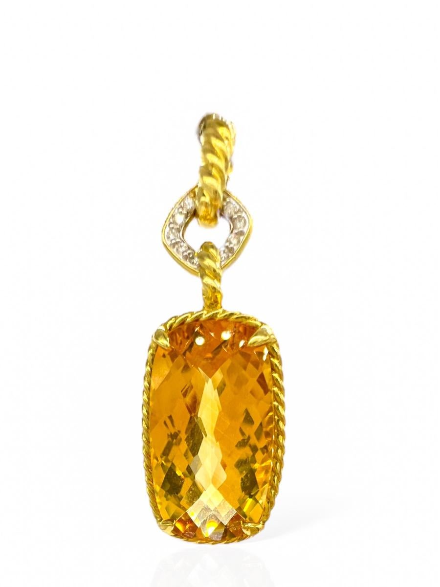Wunderschönes, ovales Glieder- und Diamantcollier von David Yurman mit abnehmbarem Anhänger. Diese schöne Halskette ist aus 18 Karat Gelbgold mit Citrin und Rauchquarz signiert David Yurman gefertigt.