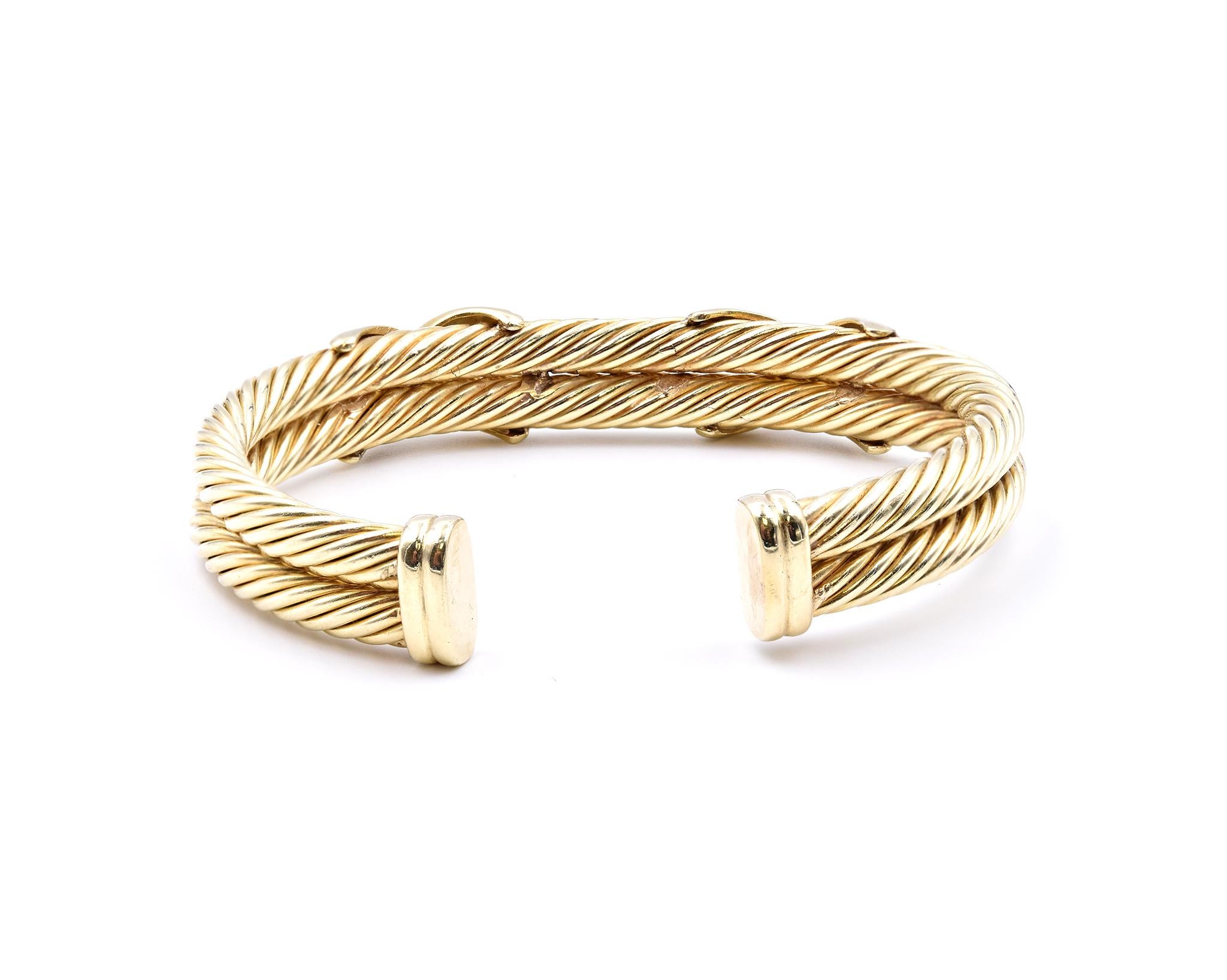 Designer: David Yurman
Material: 18K Gelbgold
Diamanten: 10 runde Brillantschliffe = .50cttw
Farbe: G
Klarheit: VS
Abmessungen: Das Armband passt an ein 8-Zoll-Handgelenk
Gewicht: 33.12 Gramm