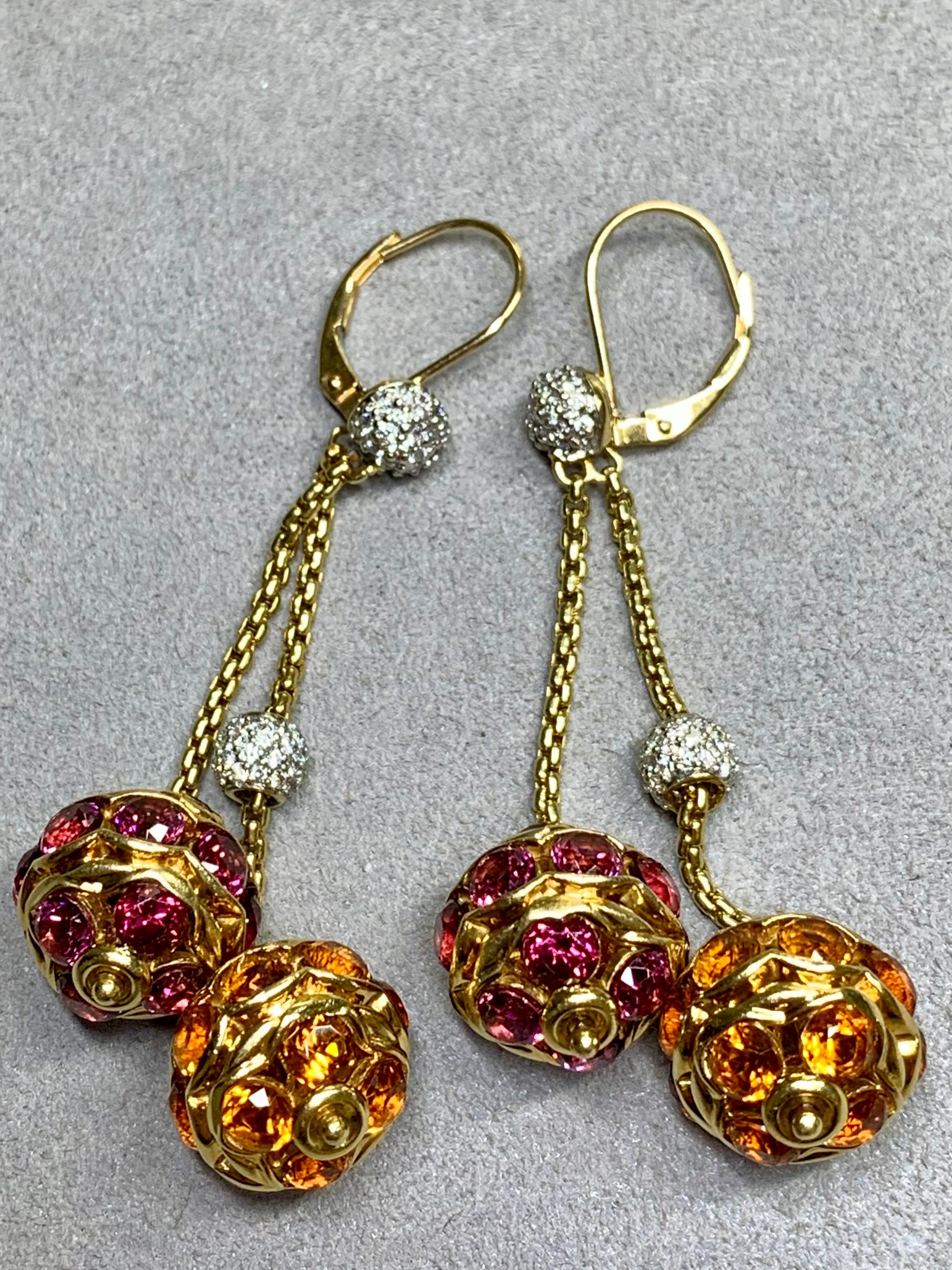 A bright and colorful pair of double drop earrings by David Yurman. They are crafted in 18K yellow gold and set with numerous deep color natural citrines and garnets as well as G-H color and Vs1-2 clarity diamonds.


Dimensions/Weight:

Earrings