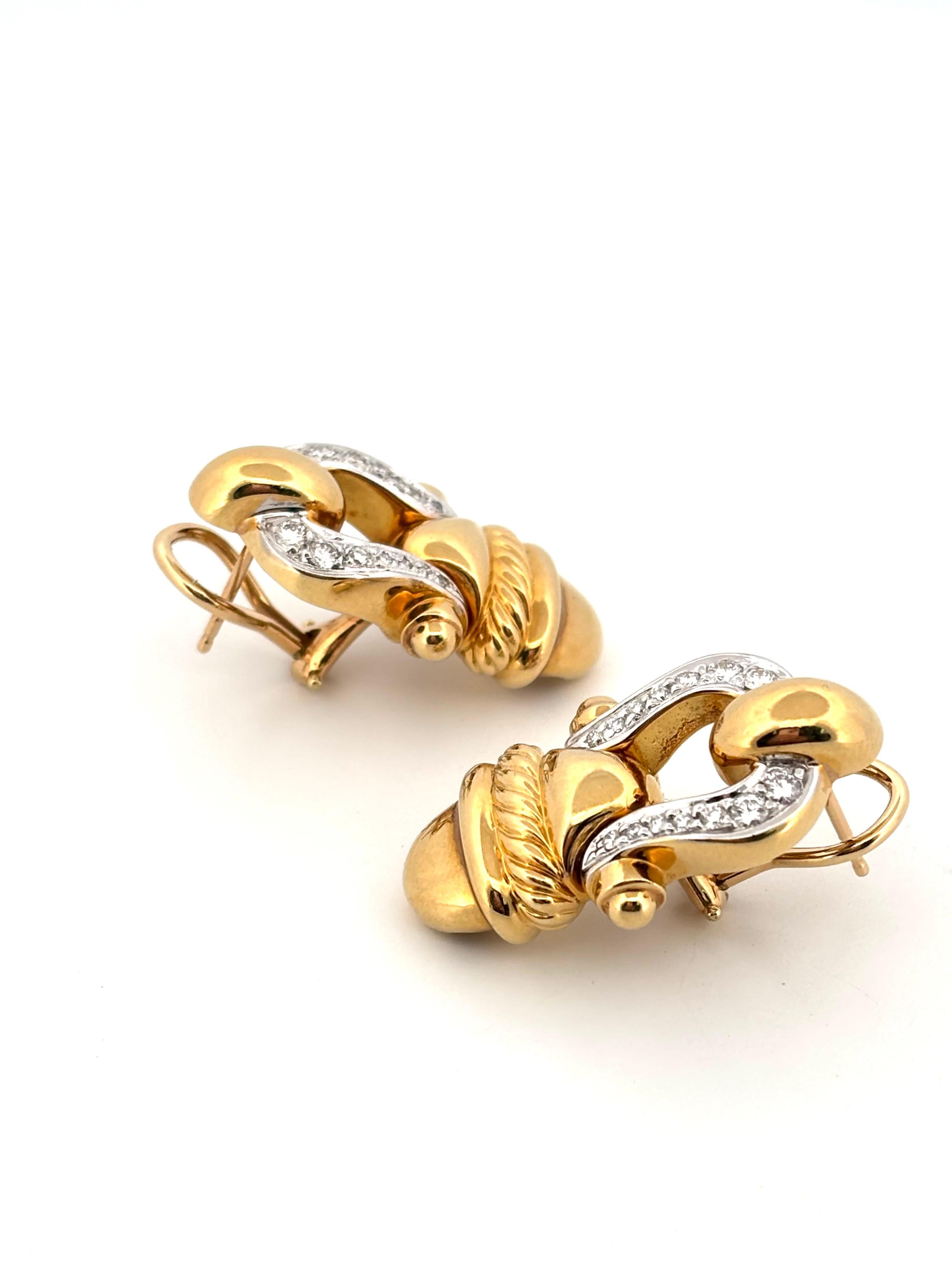Taglio rotondo David Yurman - Orecchini in oro 18k con diamanti da 0,40 carati - Stile ghianda con fibbia in vendita