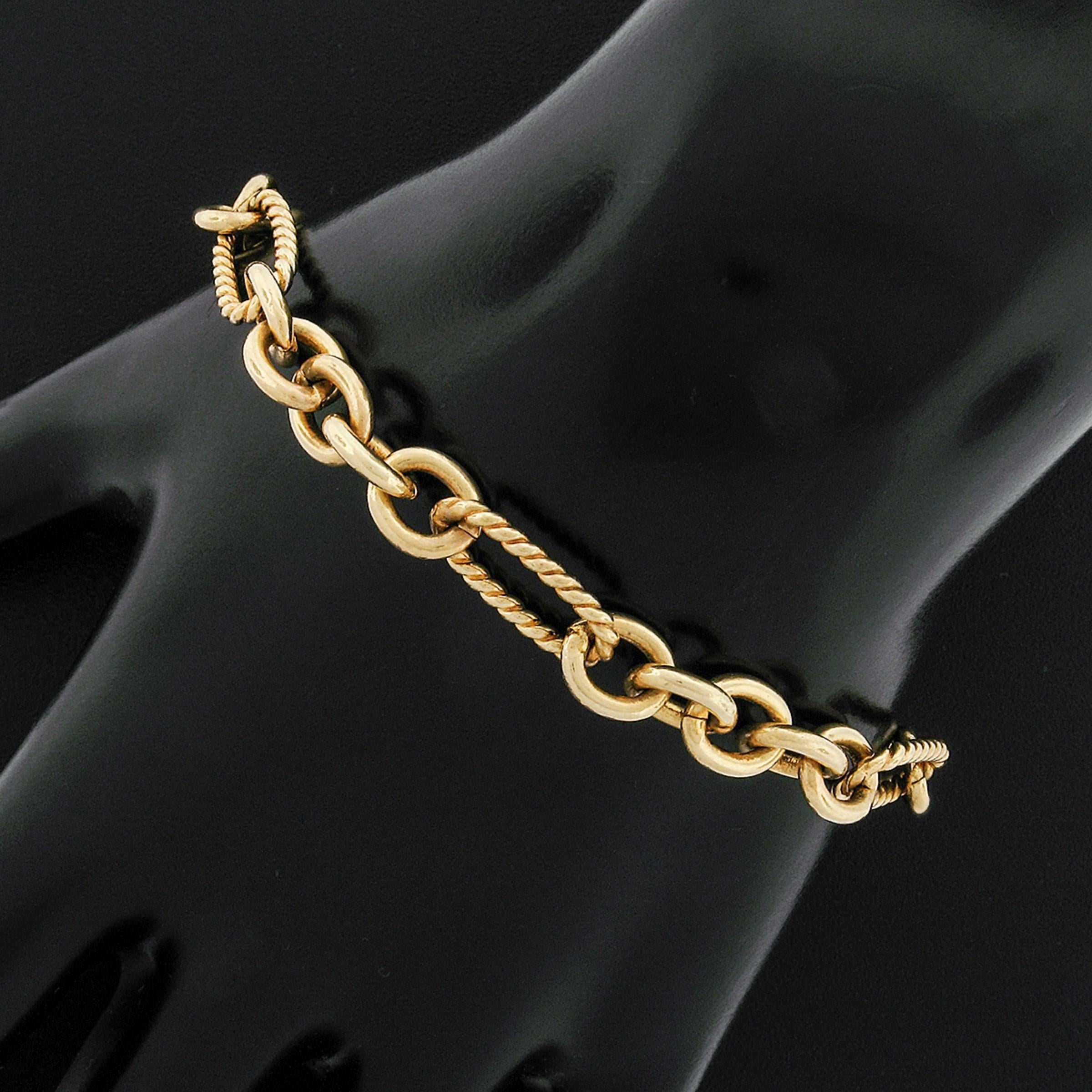 Here we have a 100% authentic David Yurman chain bracelet crafted from solid 18k yellow gold. The chain is made from both Yurman's signature twisted wire and smooth polished cable links. This gorgeous designer piece remains in excellent condition