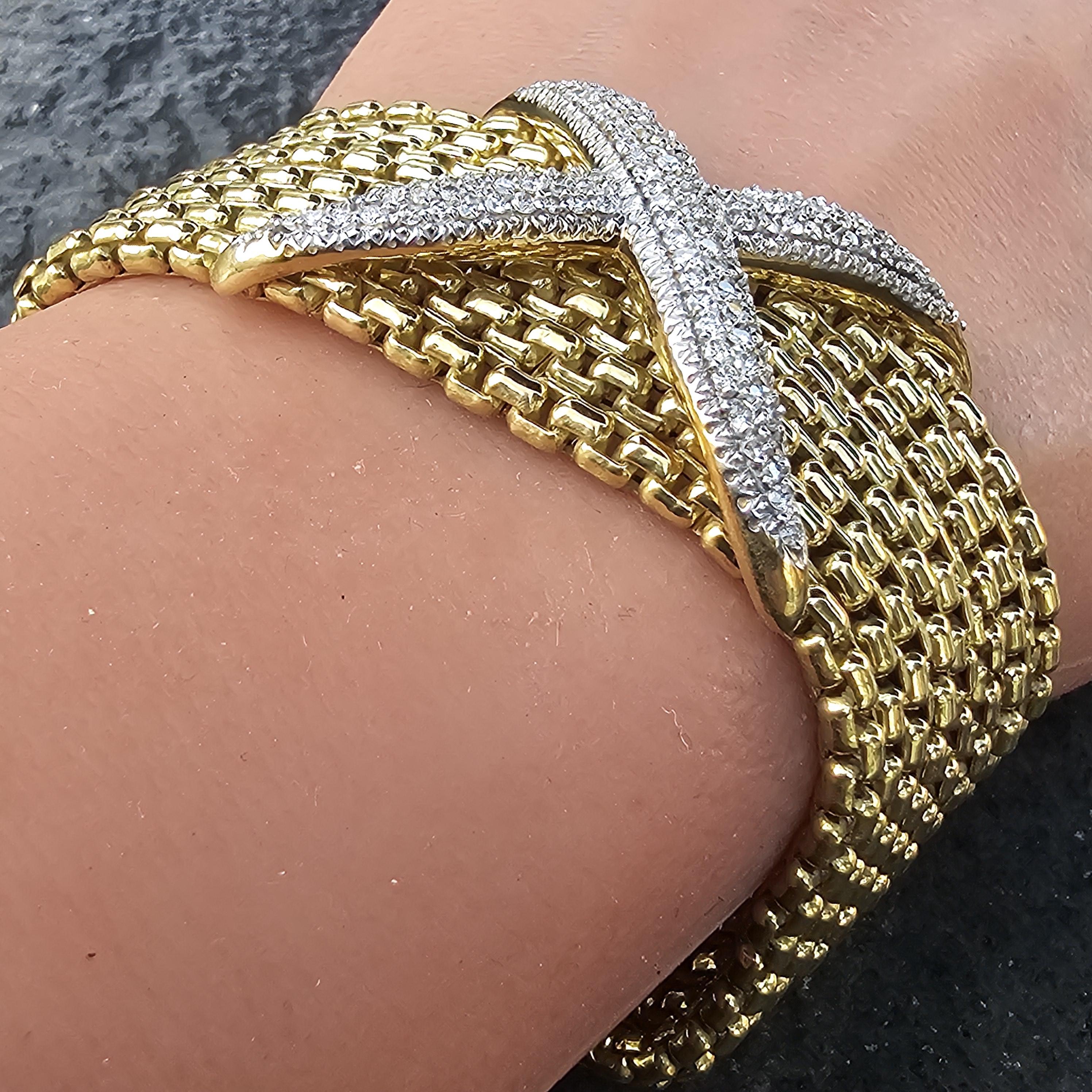 Rara vez sale al mercado este tesoro vintage de Yurman; ¡no pierdas esta oportunidad!

Pulsera de cadena David Yurman de oro de 18 quilates con una 