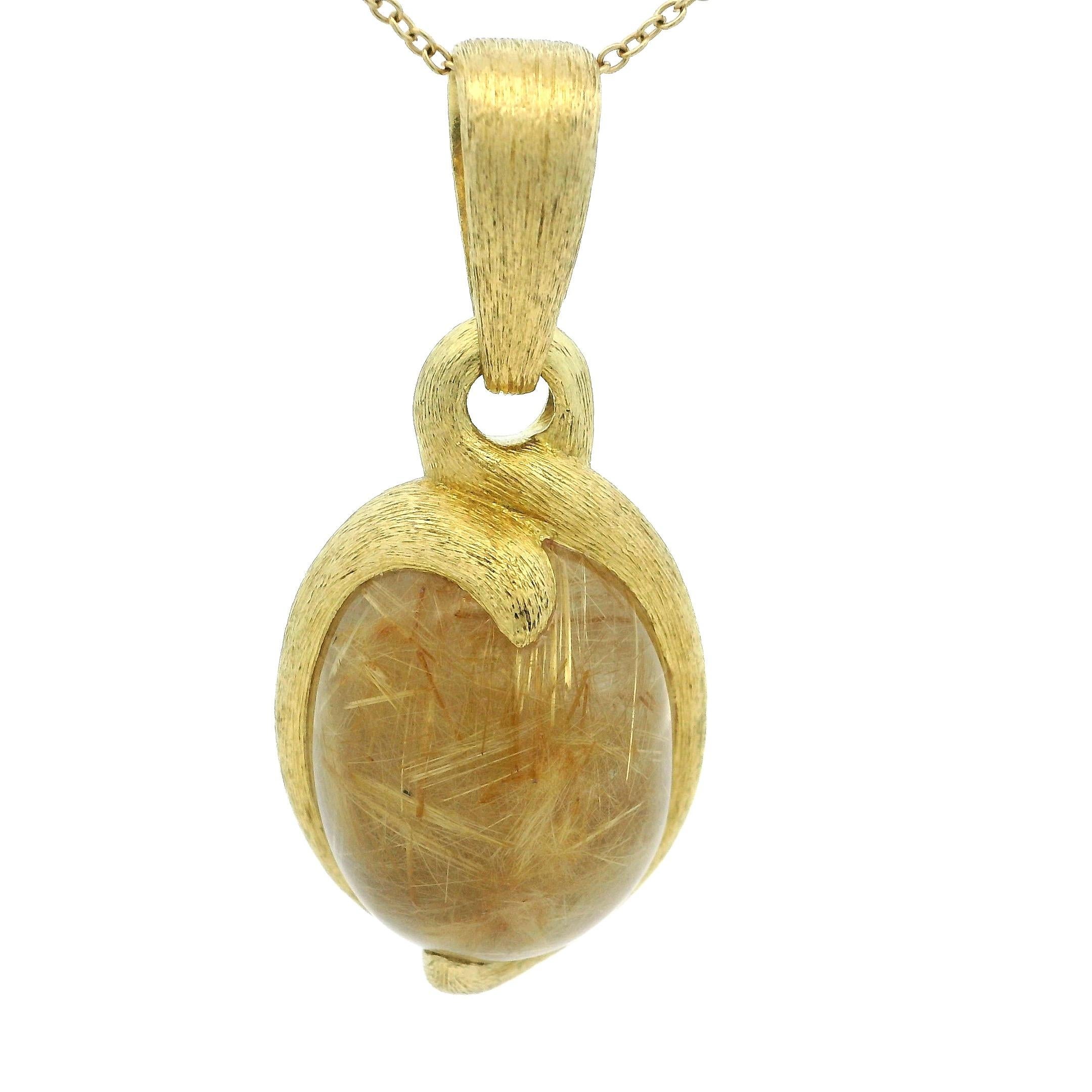 Eine Ausnahme  David Yurman-Anhänger aus 18-karätigem Gelbgold mit einem Cabochon aus brasilianischem Rutilquarz. Der ovale Quarz, der etwa 2 x 1 Zoll misst, zeigt faszinierende goldene, nadelartige Einschlüsse, die durch Yurmans charakteristische