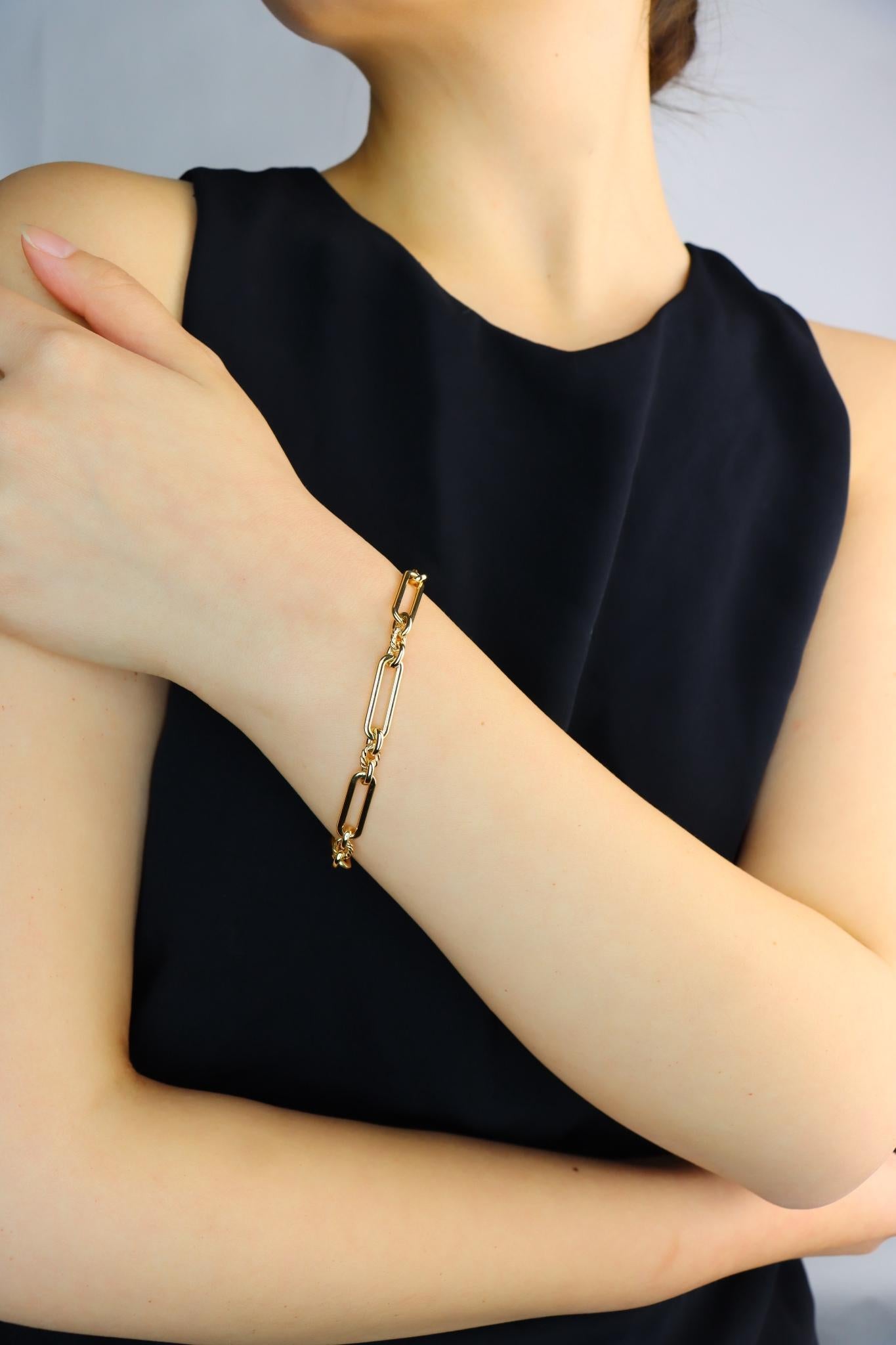 David Yurman Bracciale a catena Madison in oro 18 carati

Contrassegnato:
750
DY

Dimensioni approssimative:
19,2 cm (lunghezza) 
0,7 cm (larghezza)
13,0 grammi di peso.
