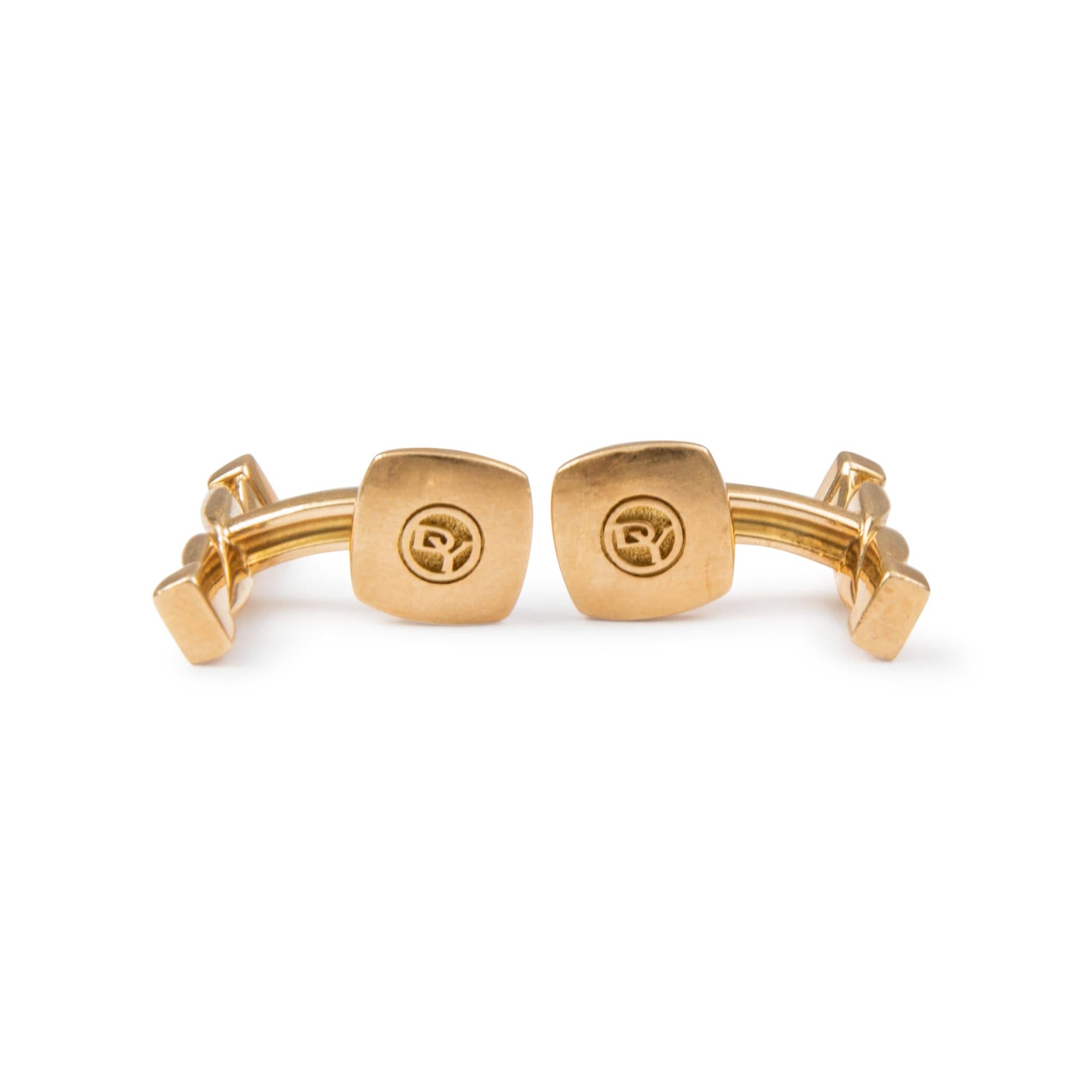 Gender: Ladies

Metal Type: 18K Rose Gold

Length: 1 Inch

Shank Width: 2.85mm tapering to 11.64mm 

Weight: 19.16 Grams


Mens 18K rose gold cufflinks.

Engraved with 