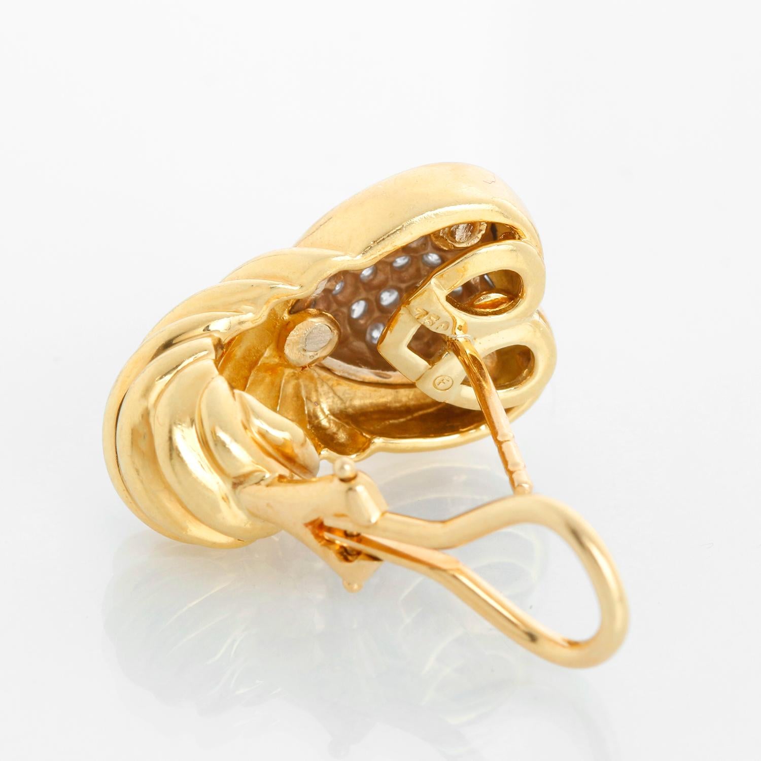 David Yurman Herzohrringe aus 18 Karat massivem Gold mit Pavé-Diamanten Damen im Angebot