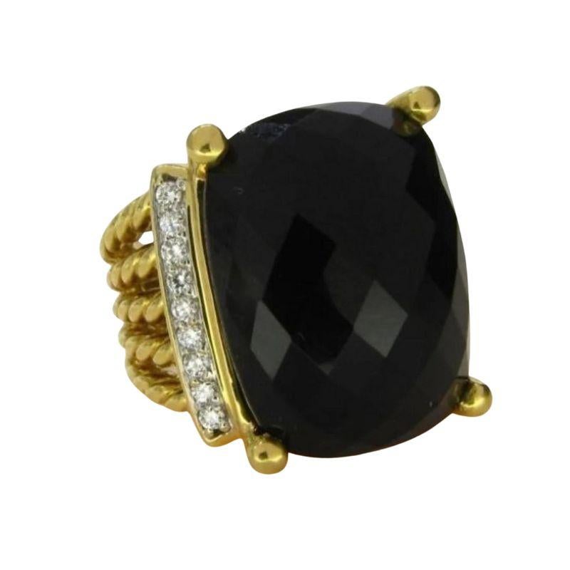 Authentic Designer David Yurman 18K Wheaton Ring with Stately Black Onyx Stone and Brilliant Fiery Round Diamonds Flanking Each Side. Set in 18k  in Yellow Gold. Size 6.