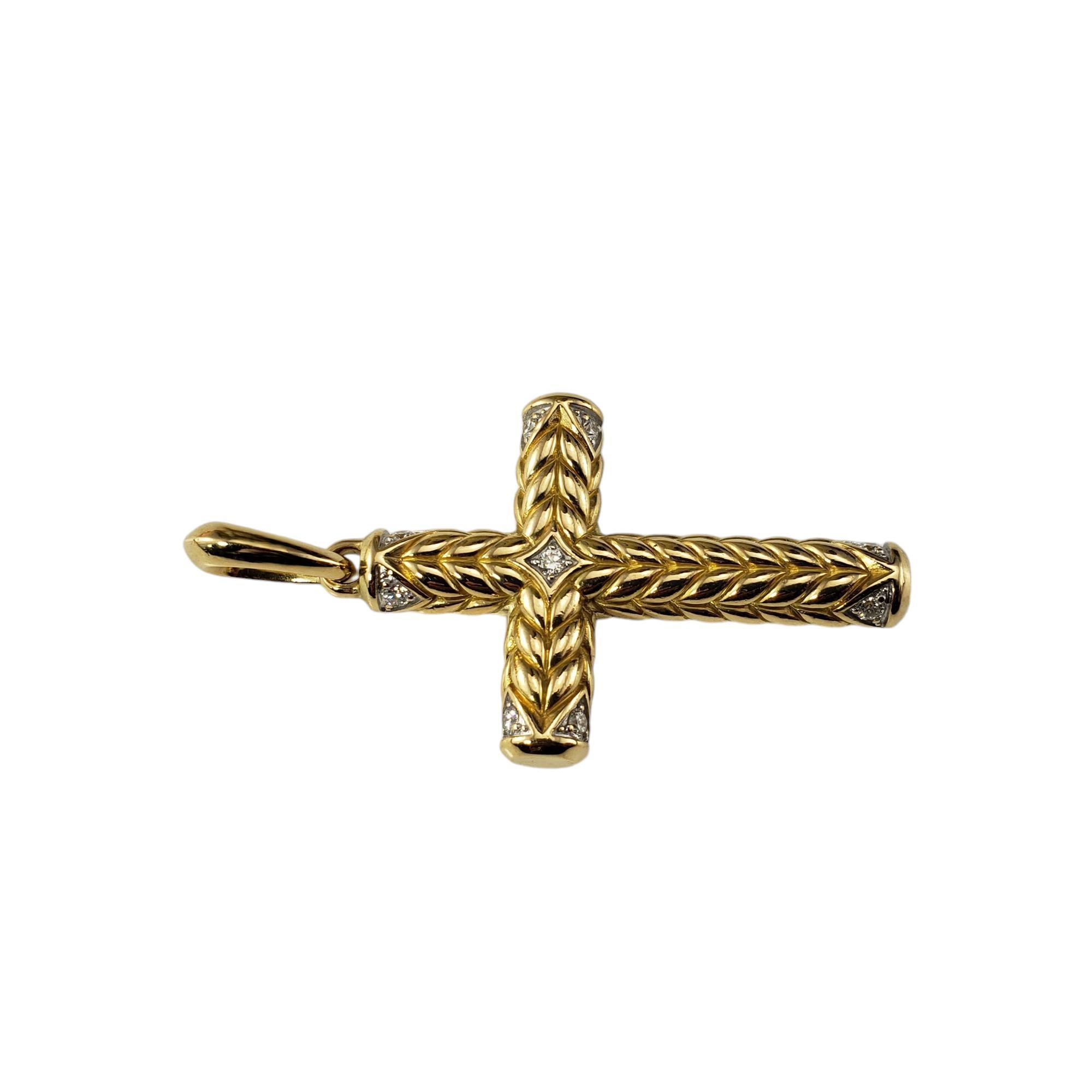 David Yurman 18K Yellow Gold and Diamond Chevron Sculpted Cross Pendant-

This elegant cross pendant by David Yurman is accented with nine round brilliant cut diamonds set in meticulously detailed 18K yellow gold.

Approximate total diamond weight: 