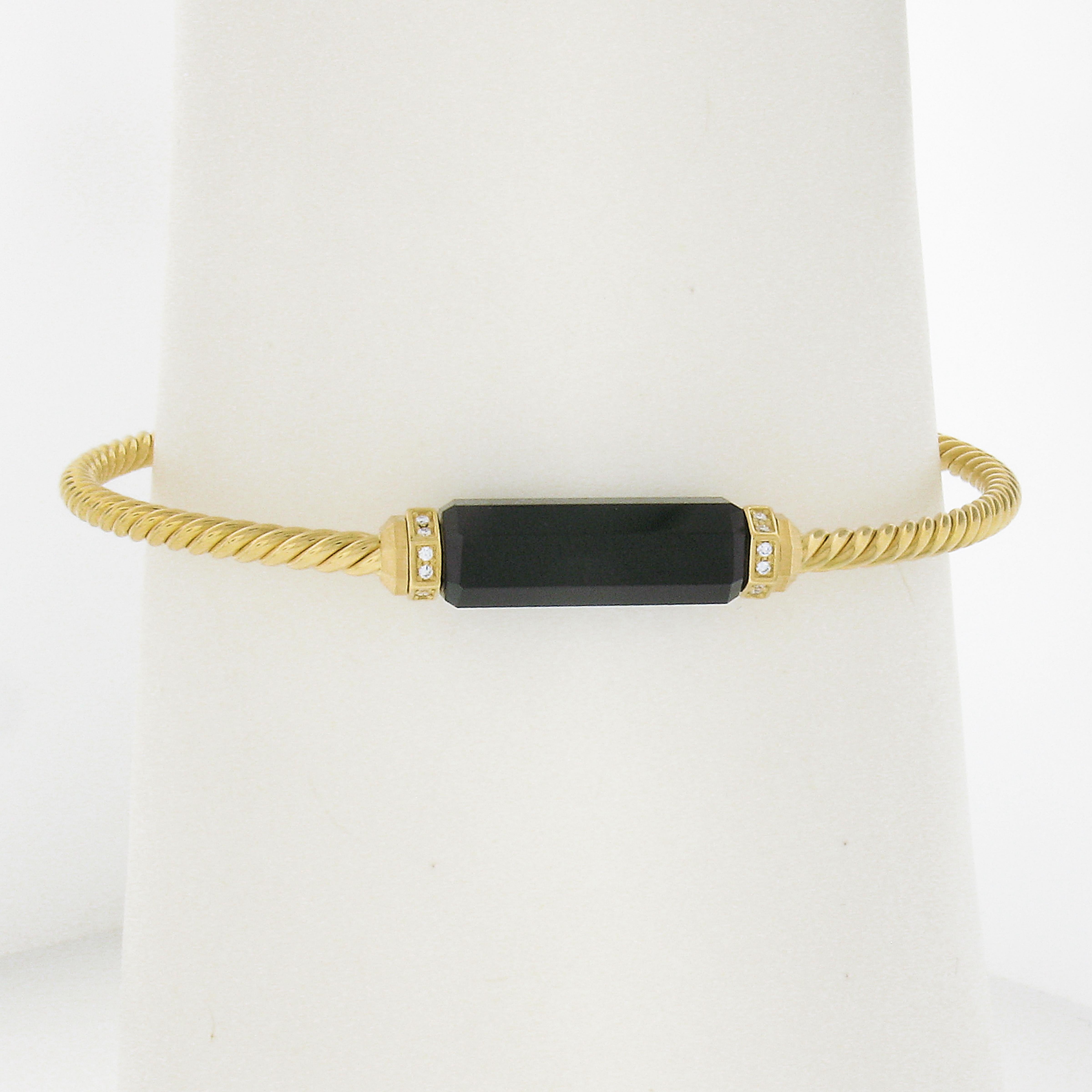 --Stone(s):--
(24) Natural Genuine Diamonds - Round Brilliant Cut - Pavé Set - Nice White Color - 0.08ctw (approx.)
(1) Natural Genuine Onyx - Faceted Barrel Shape - Black Color

Material: Solid 18K Yellow Gold
Weight: 8.72 Grams
Size: Comfortably