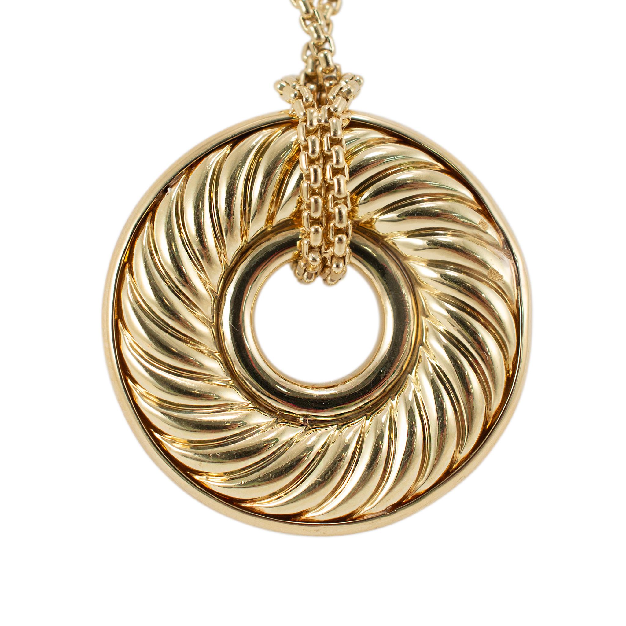 David Yurman, collier pendentif disque câble en or jaune 18 carats pavé de diamants Excellent état - En vente à Houston, TX