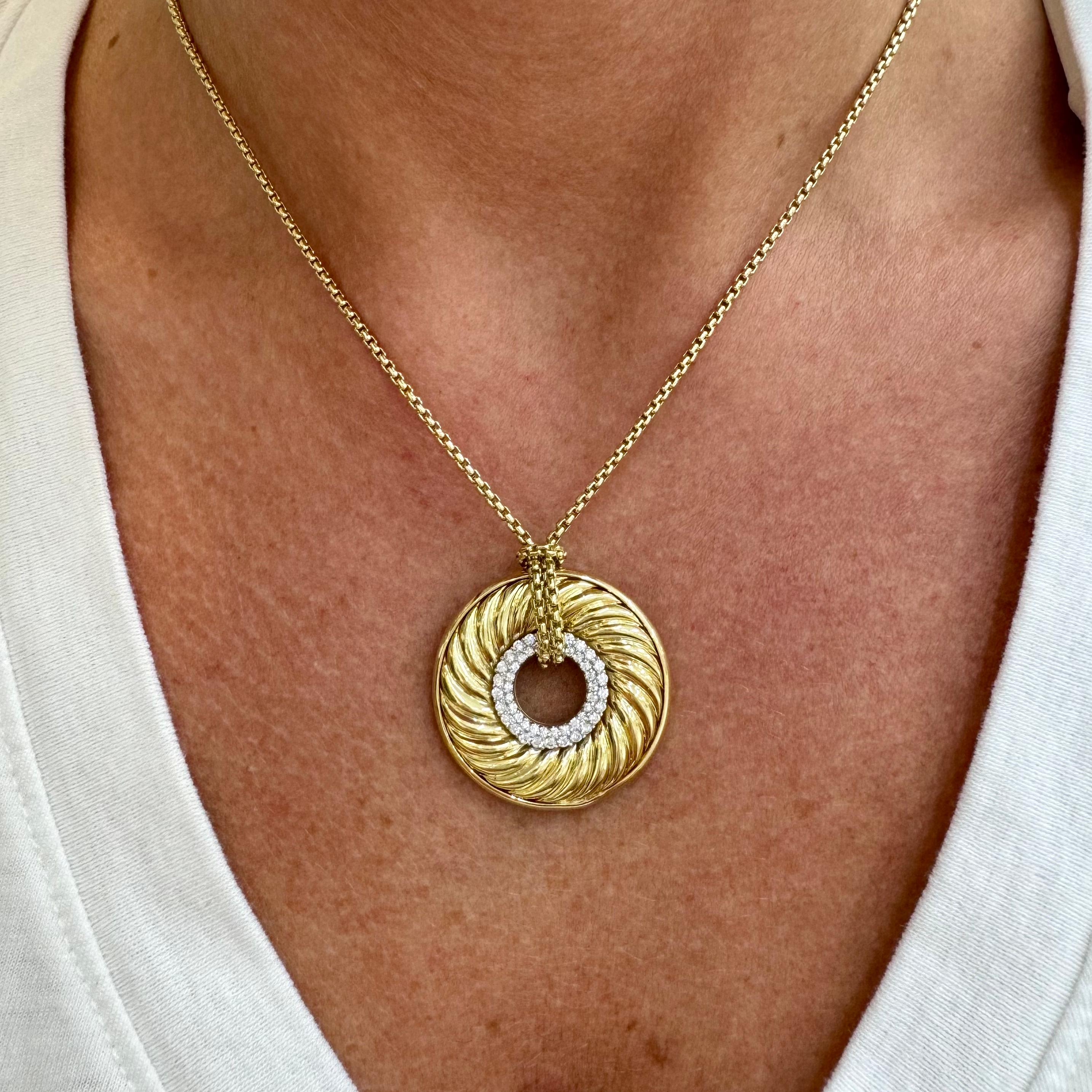 David Yurman, collier pendentif disque câble en or jaune 18 carats pavé de diamants en vente 2