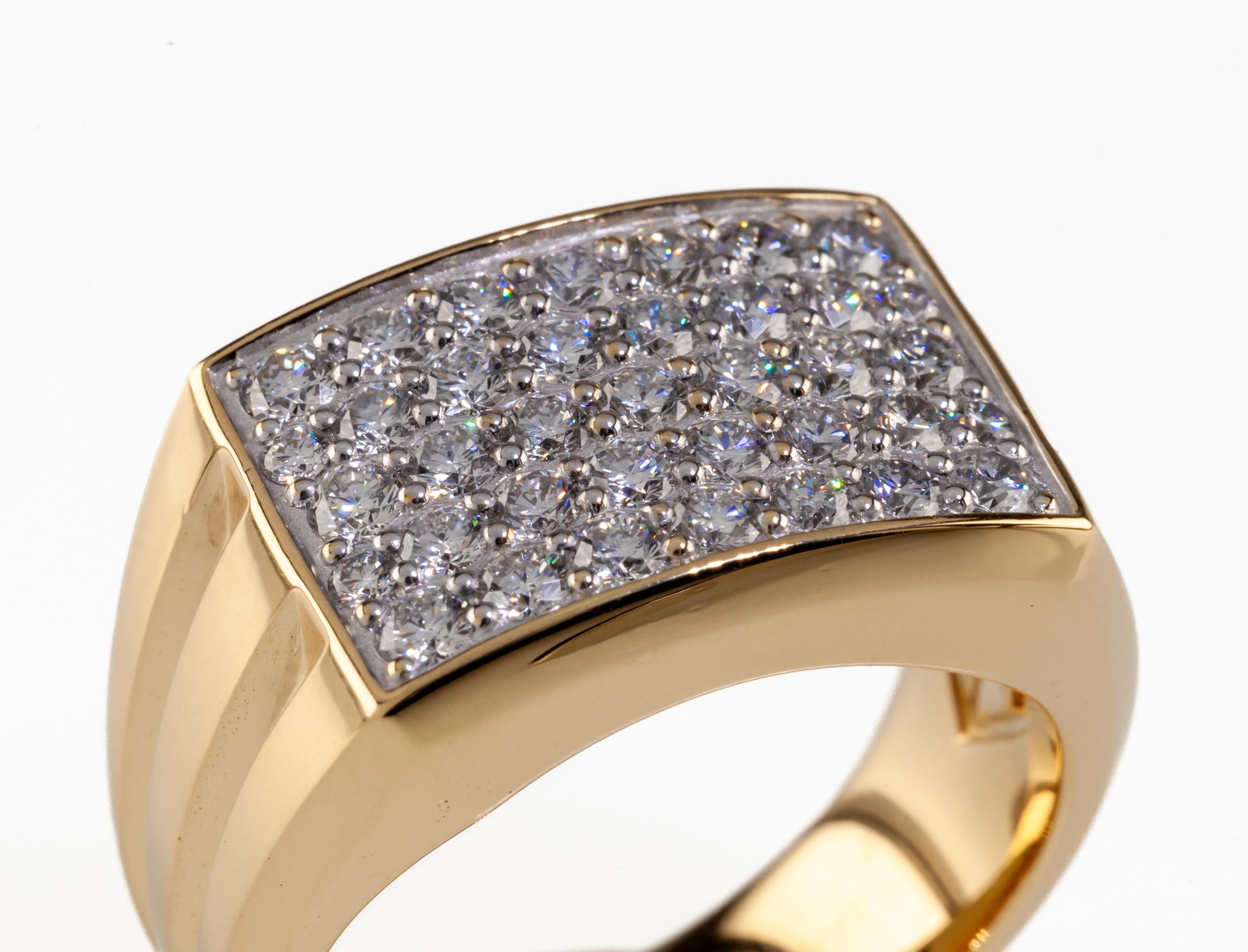 David Yurman 18k Yellow Gold Diamond Deco Beveled Signet Ring Size 11 In Excellent Condition For Sale In Sherman Oaks, CA