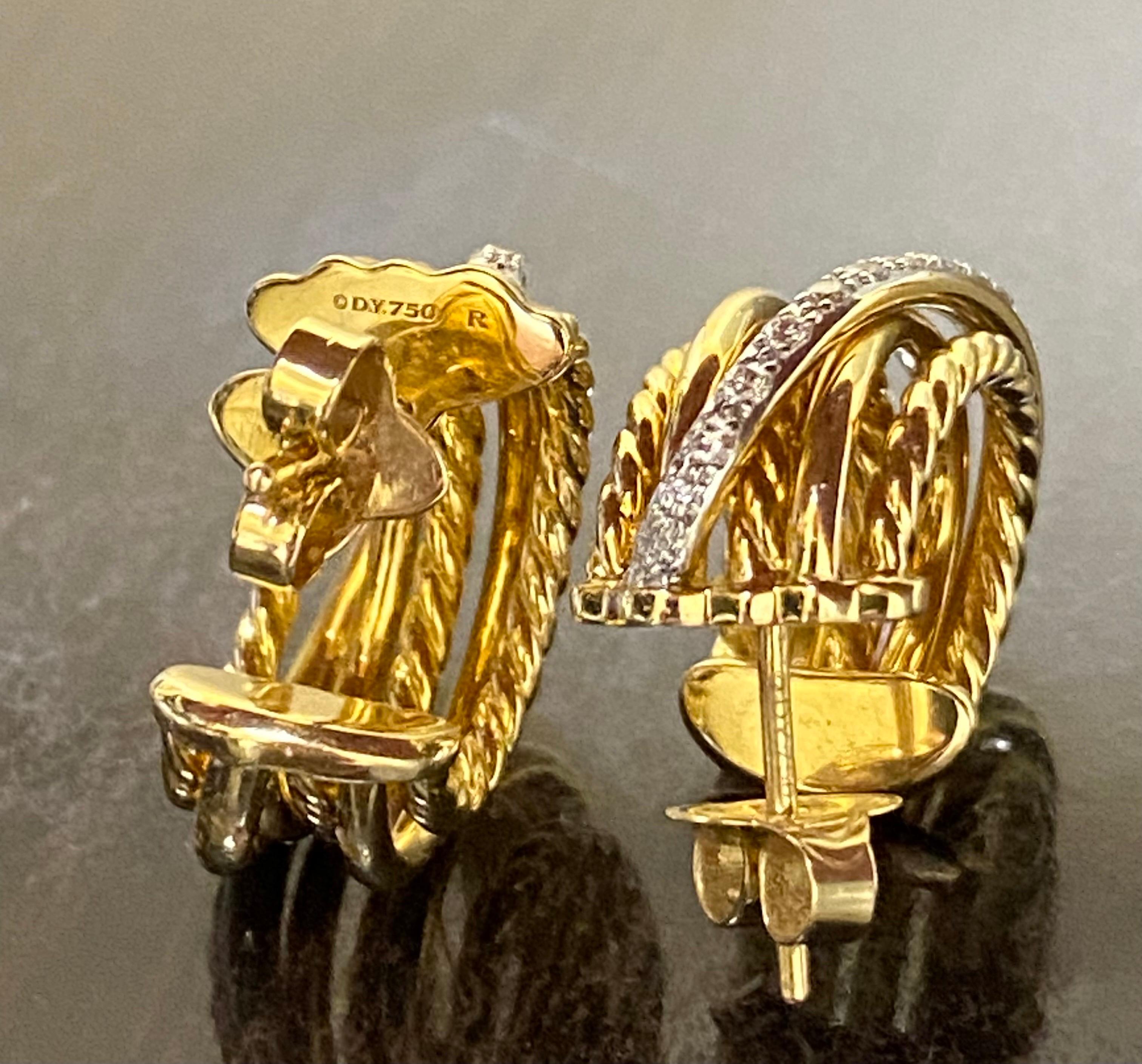 David Yurman, créoles huggies croisées en or jaune 18 carats et diamants Excellent état - En vente à Los Angeles, CA