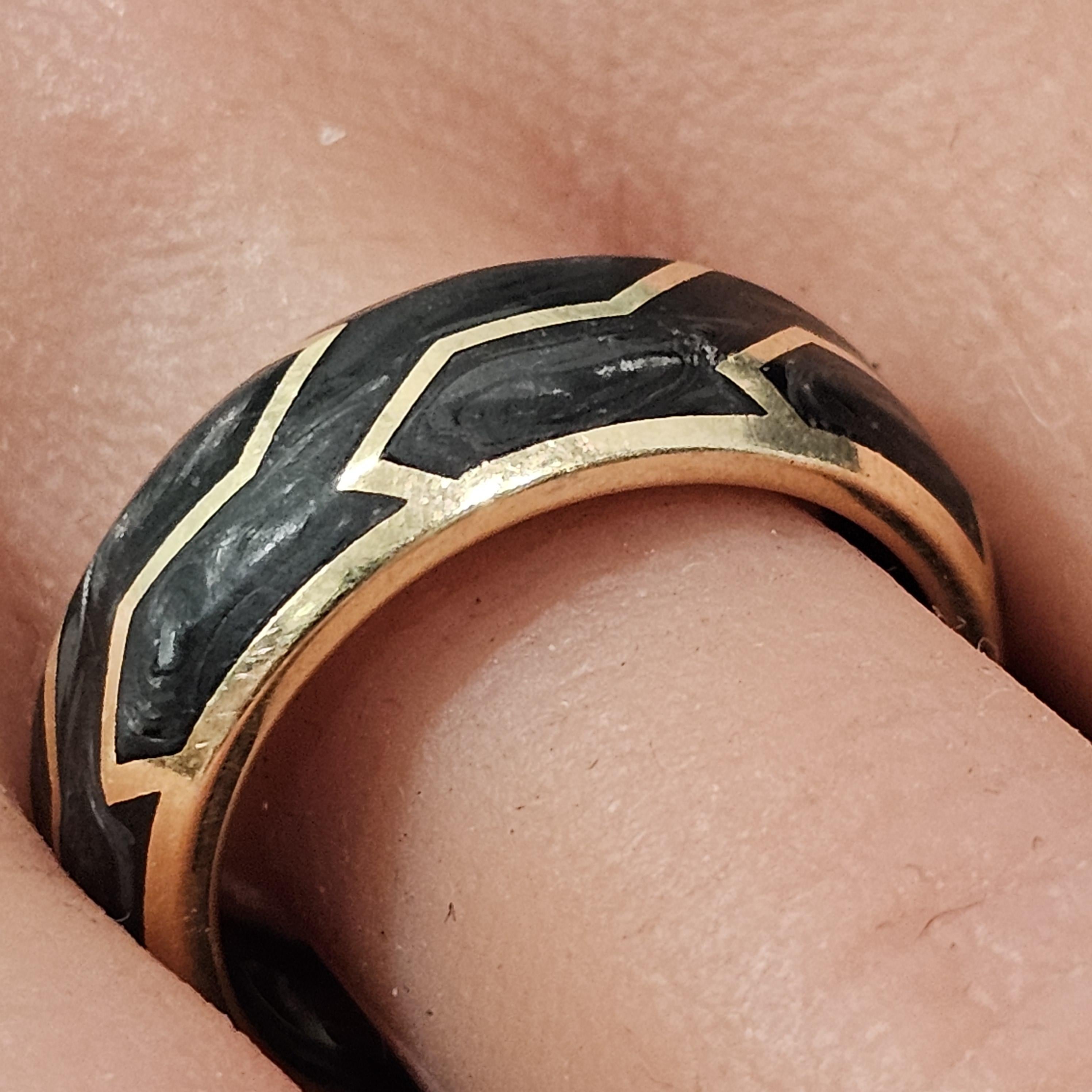 David Yurman 18k Yellow Gold Forged Carbon Wedding Band Ring size 9 8mm wide In Good Condition In Northbrook, IL