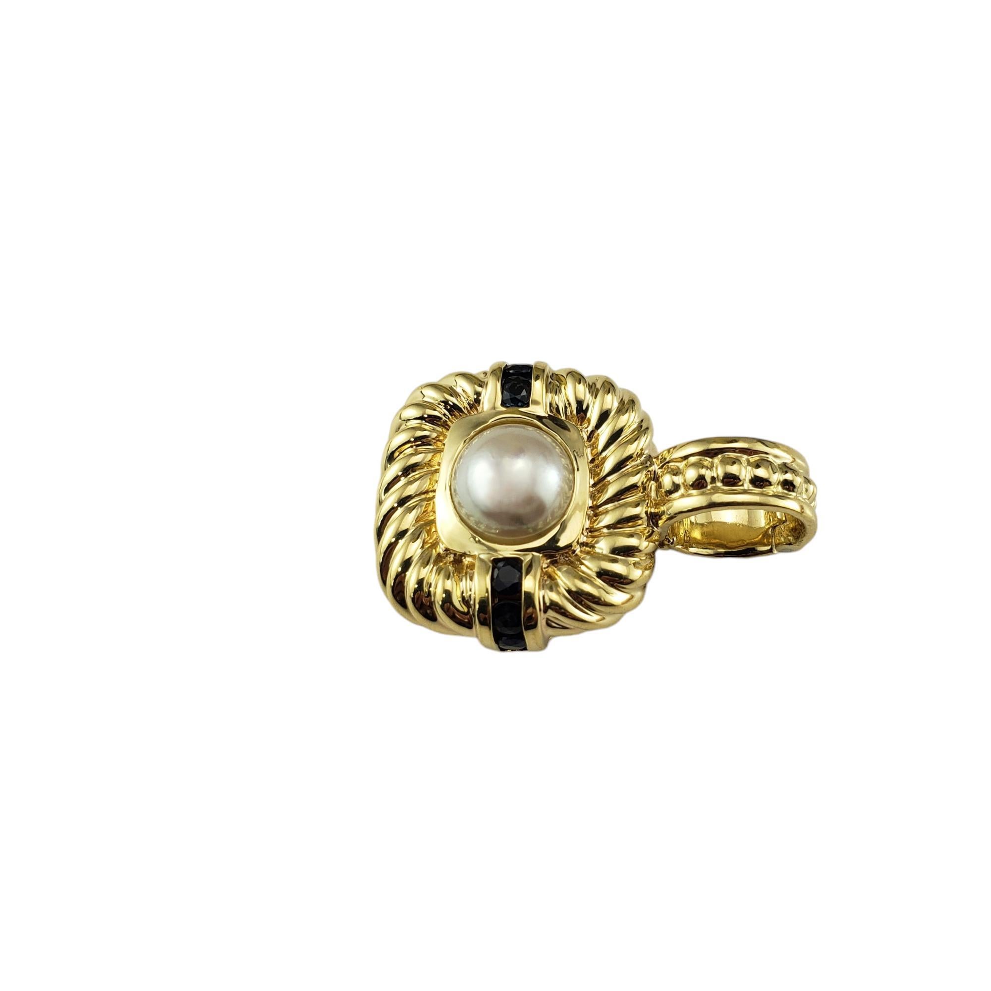 David Yurman 18 Karat Yellow Gold Pearl and Sapphire Pendant-

This elegant pendant/enhancer features one white pearl (7 mm) and six round sapphires set in beautifully detailed 18K yellow gold.

Hallmark: DY 750

Size:28 mm x 19 mm

Weight: 8.0 dwt.