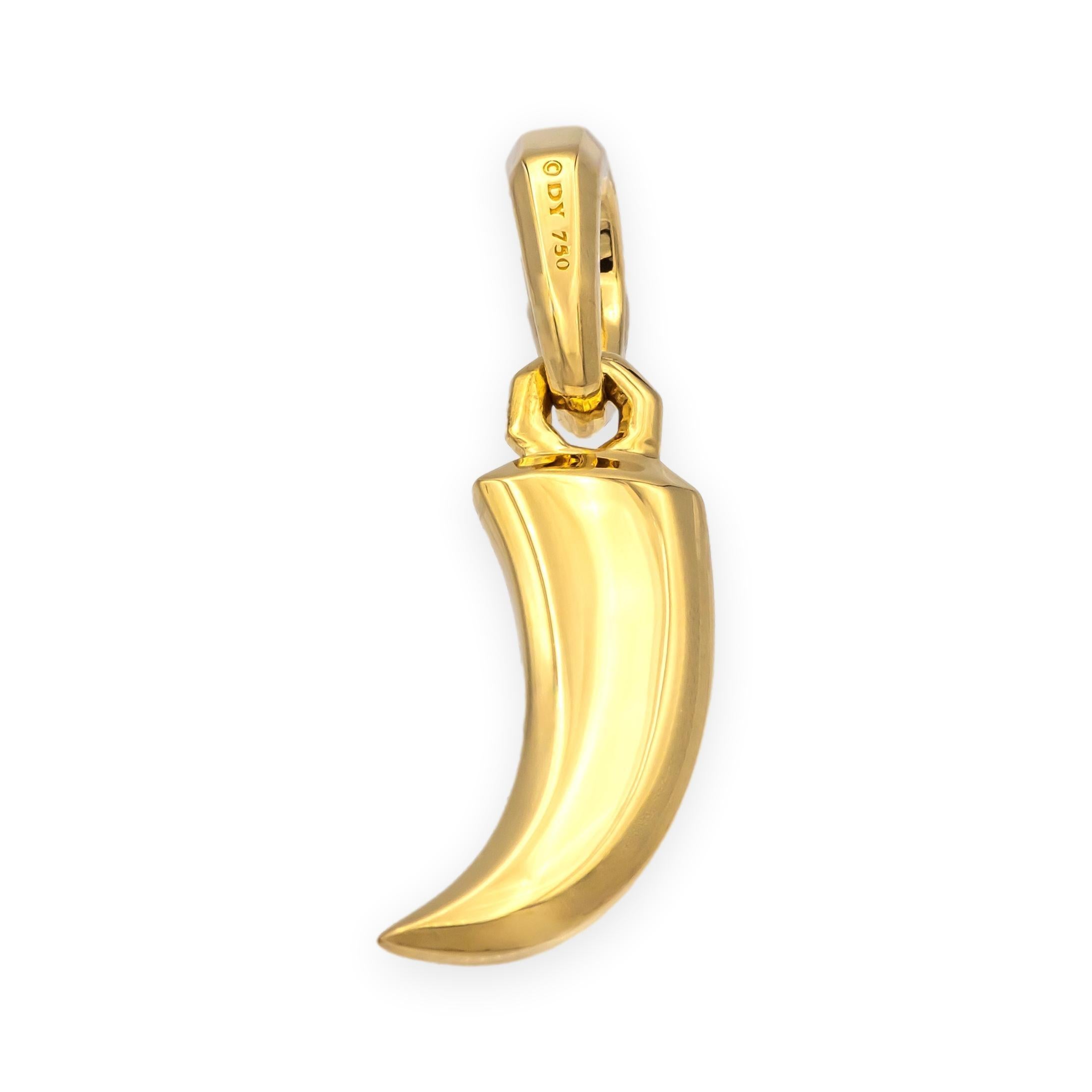 David Yurman 18K Yellow Gold & Ruby Claw Amulet Pendant In Excellent Condition For Sale In New York, NY