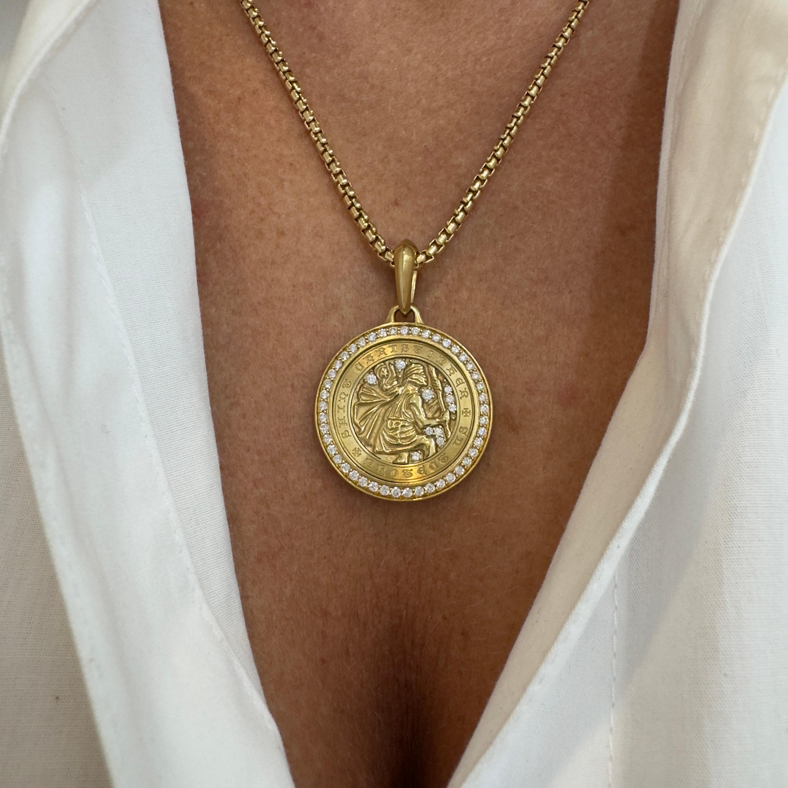 David Yurman, collier pendentif St. Christopher Amulet en or jaune 18 carats et diamants 4