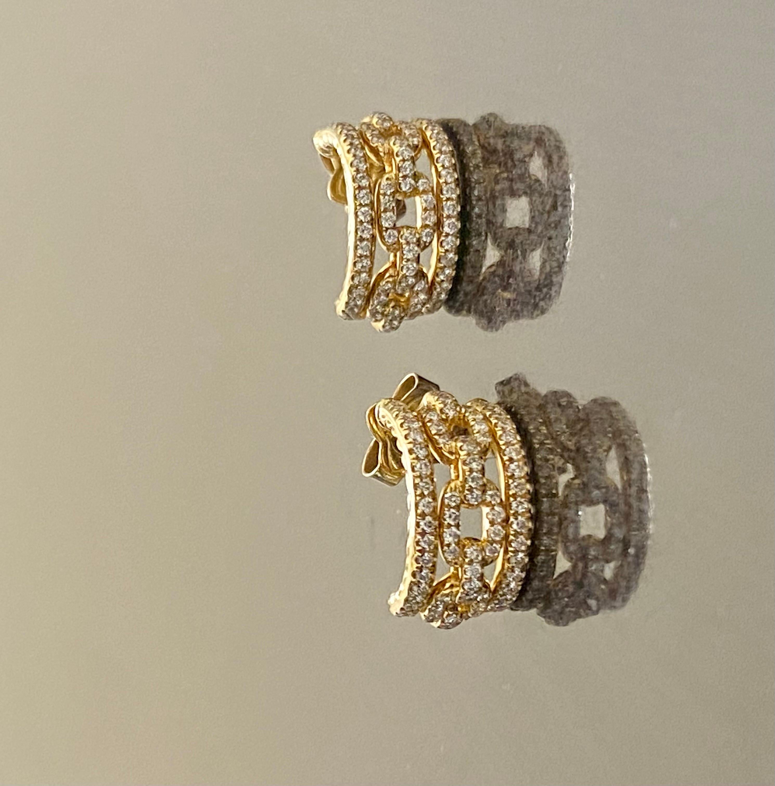David Yurman 18K Yellow Gold Stax Chain Link Diamond Huggie Hoope Earrings  In Excellent Condition For Sale In Los Angeles, CA