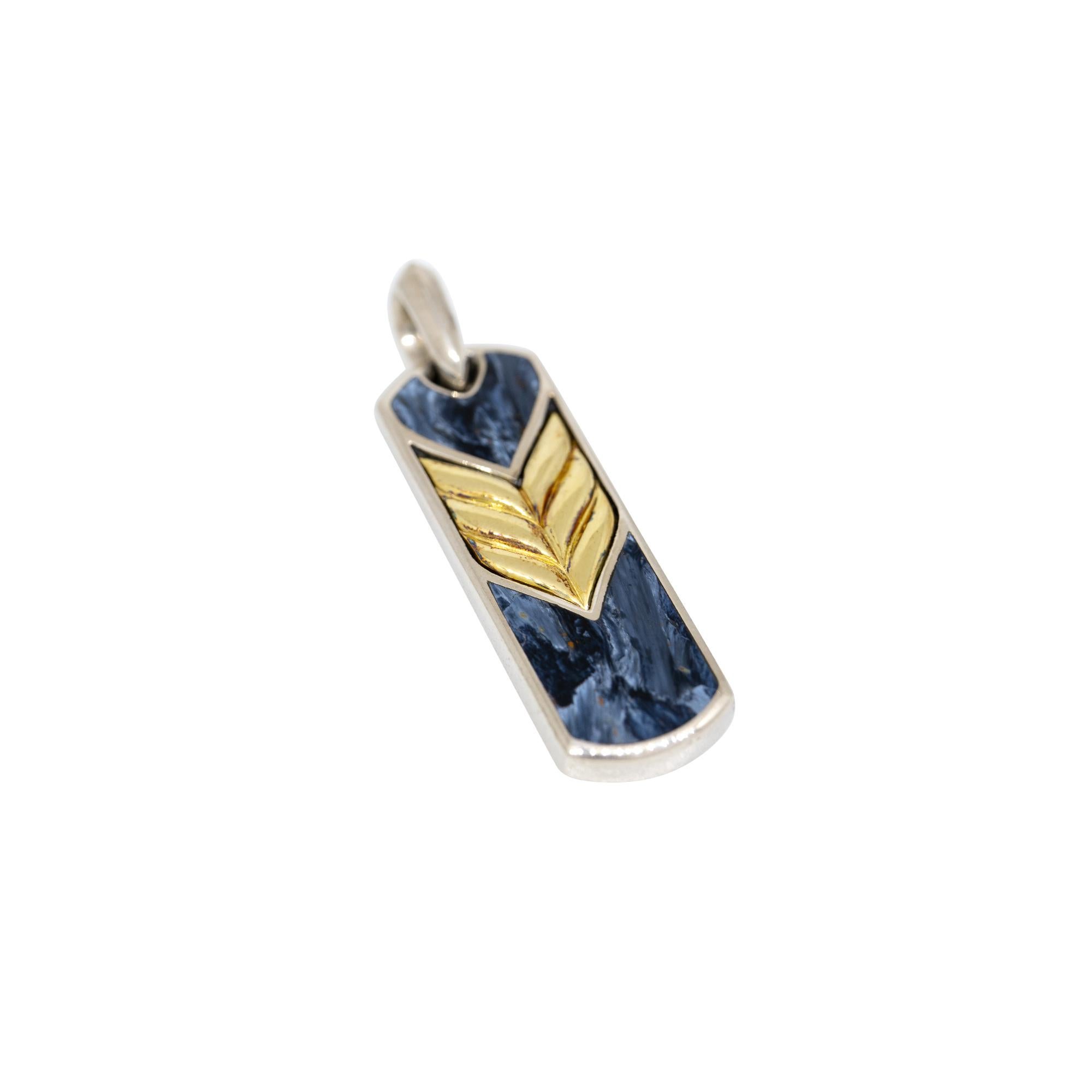 David Yurman 18k Yellow Gold & Sterling Silver Dog Tag Pendant

This David Yurman, 18k Yellow Gold & Sterling Silver Dog Tag Pendant with Pietersite is very cool and modern. Its seamless fusion of luxurious metals—yellow gold and sterling