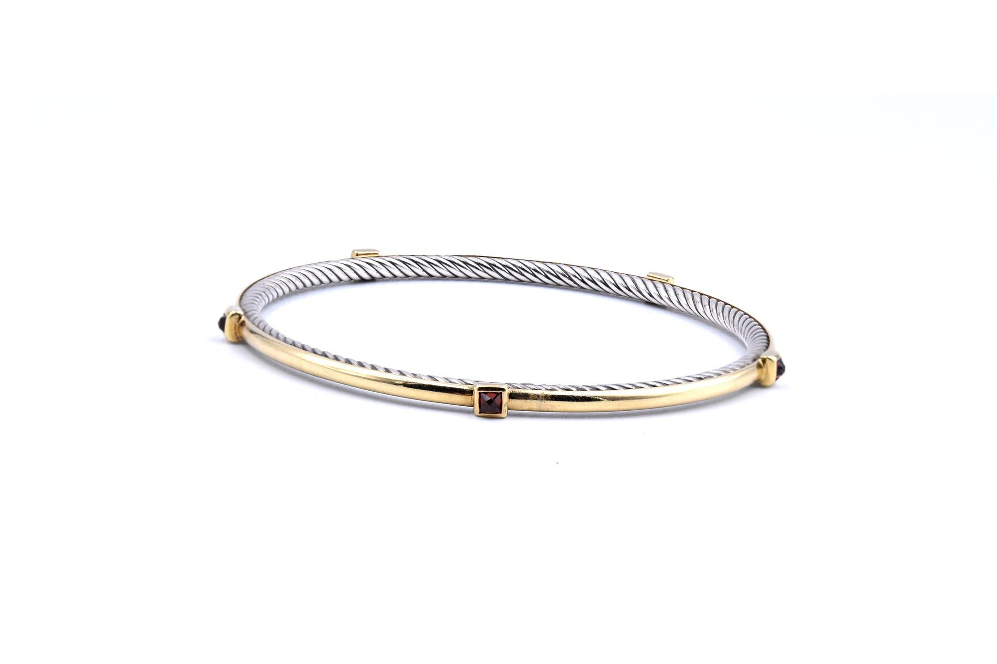 Designer: David Yurman
Material: 18k Gelbgold und Sterling Silber
Edelstein: 5 quadratisch geschliffene Granate
Maße: Armband misst 3 mm in der Breite
Größe: 7.5
Gewicht: 17.56 Gramm