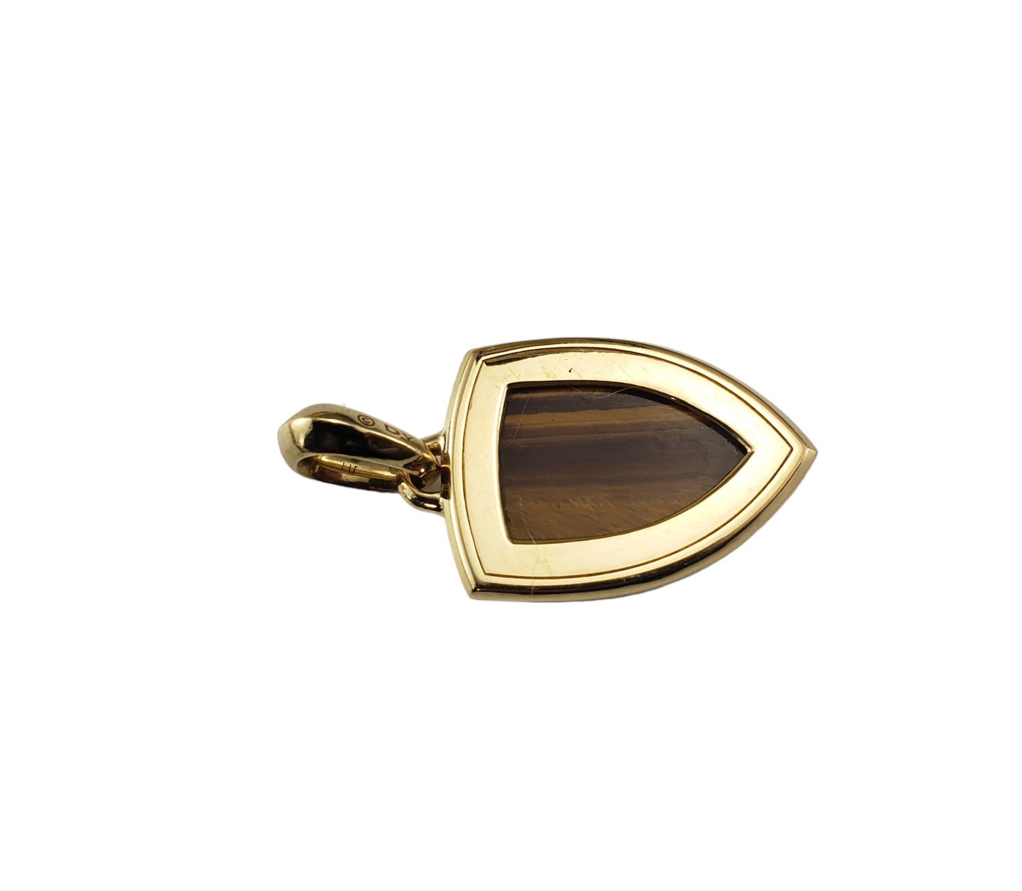 David Yurman 18K Yellow Gold Tiger's Eye & Diamond Shield Amulet Pendant #17994 In Good Condition In Washington Depot, CT