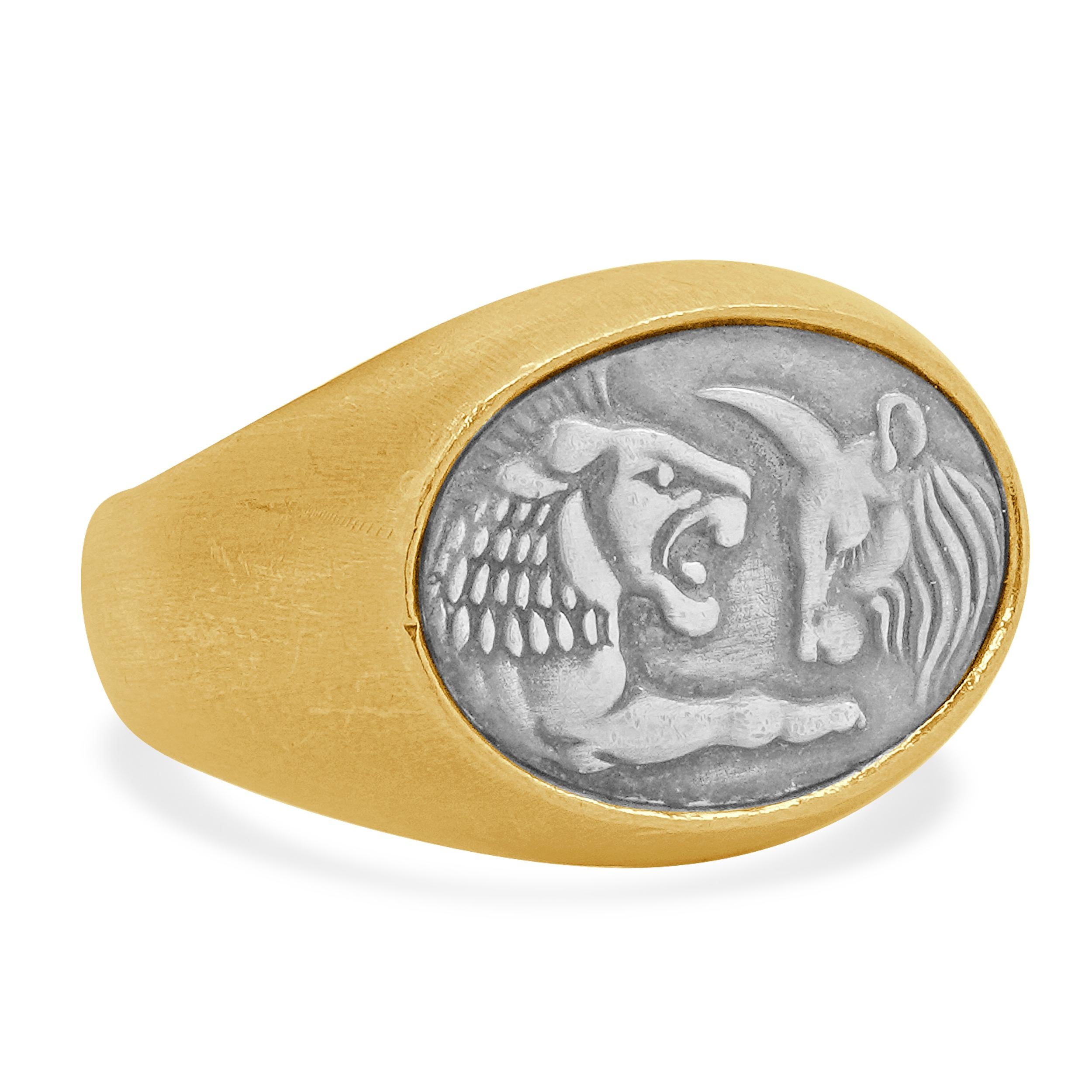 David Yurman 22 Karat Yellow Gold and Sterling Silver Petrvs Lion and Ox Ring In Good Condition For Sale In Scottsdale, AZ