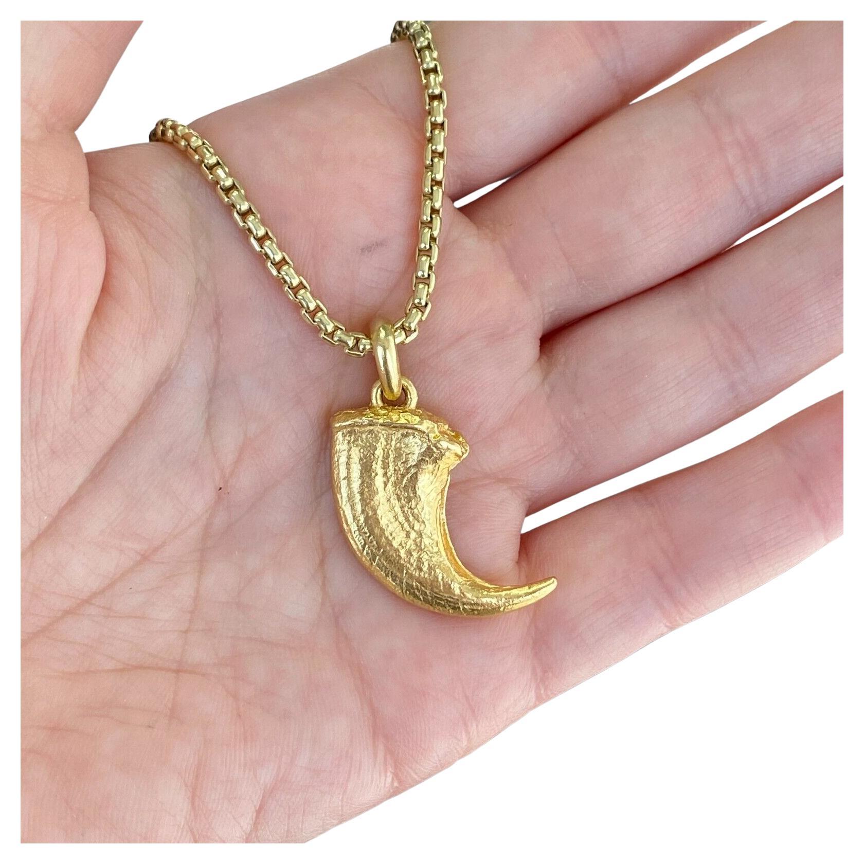 Seller Notes:“IN GREAT CONDITION; PENDANT IS 22K SOLID GOLD & CHAIN IS 18K GOLD.”
Brand:David Yurman
Department:Men
Type:Necklace
Metal Purity:18-22K
Closure:Lobster
Color:Yellow
Style:Chain
Base Metal:Gold
Item Length:25 in
Metal:Yellow Gold
Chain
