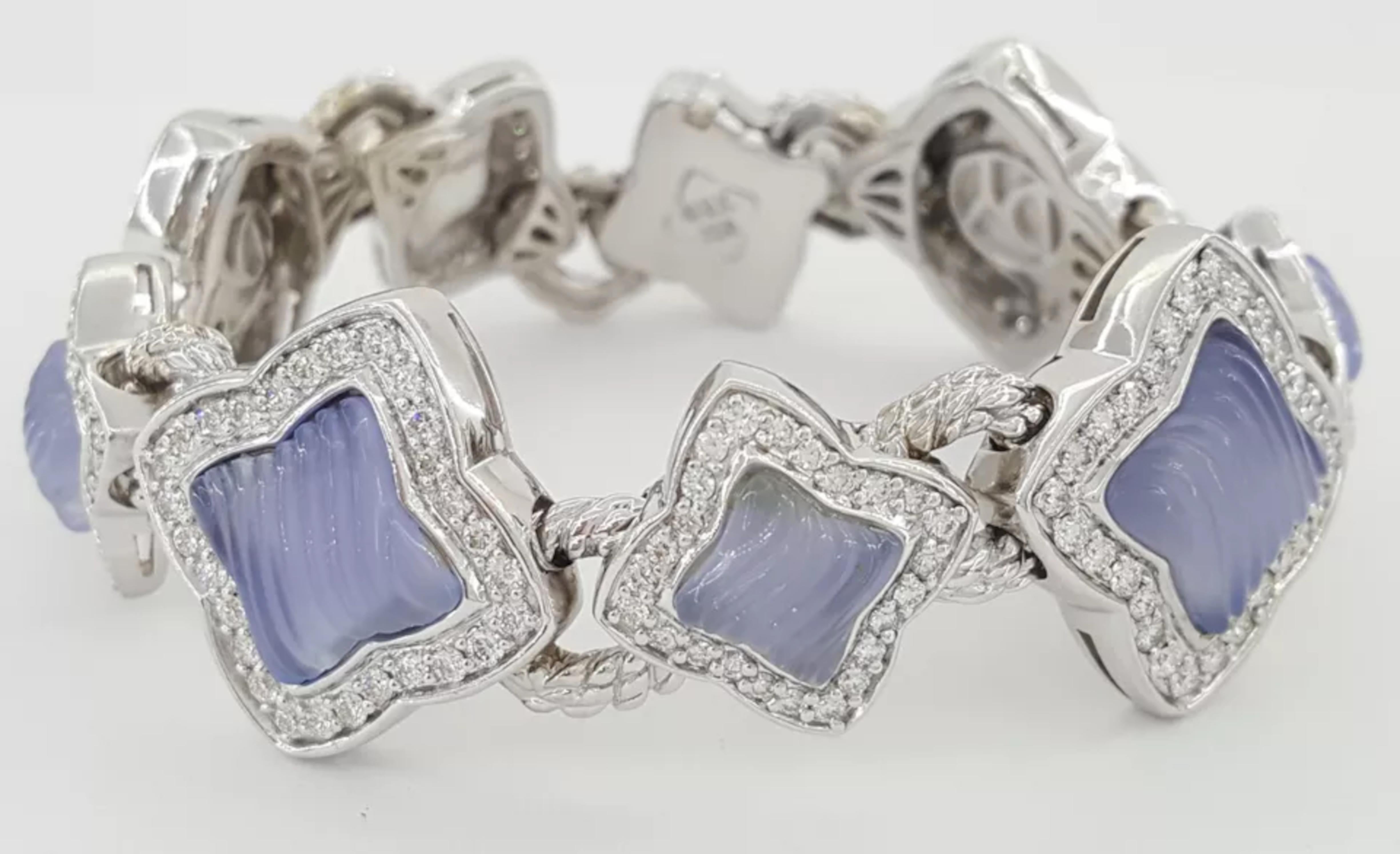  David Yurman bracelet is a luxurious piece featuring a stunning combination of diamonds and blue chalcedony. It has a total weight of approximately 3.44 carats, consisting of 232 round brilliant cut diamonds, each measuring between 1.5 and 1.55 mm