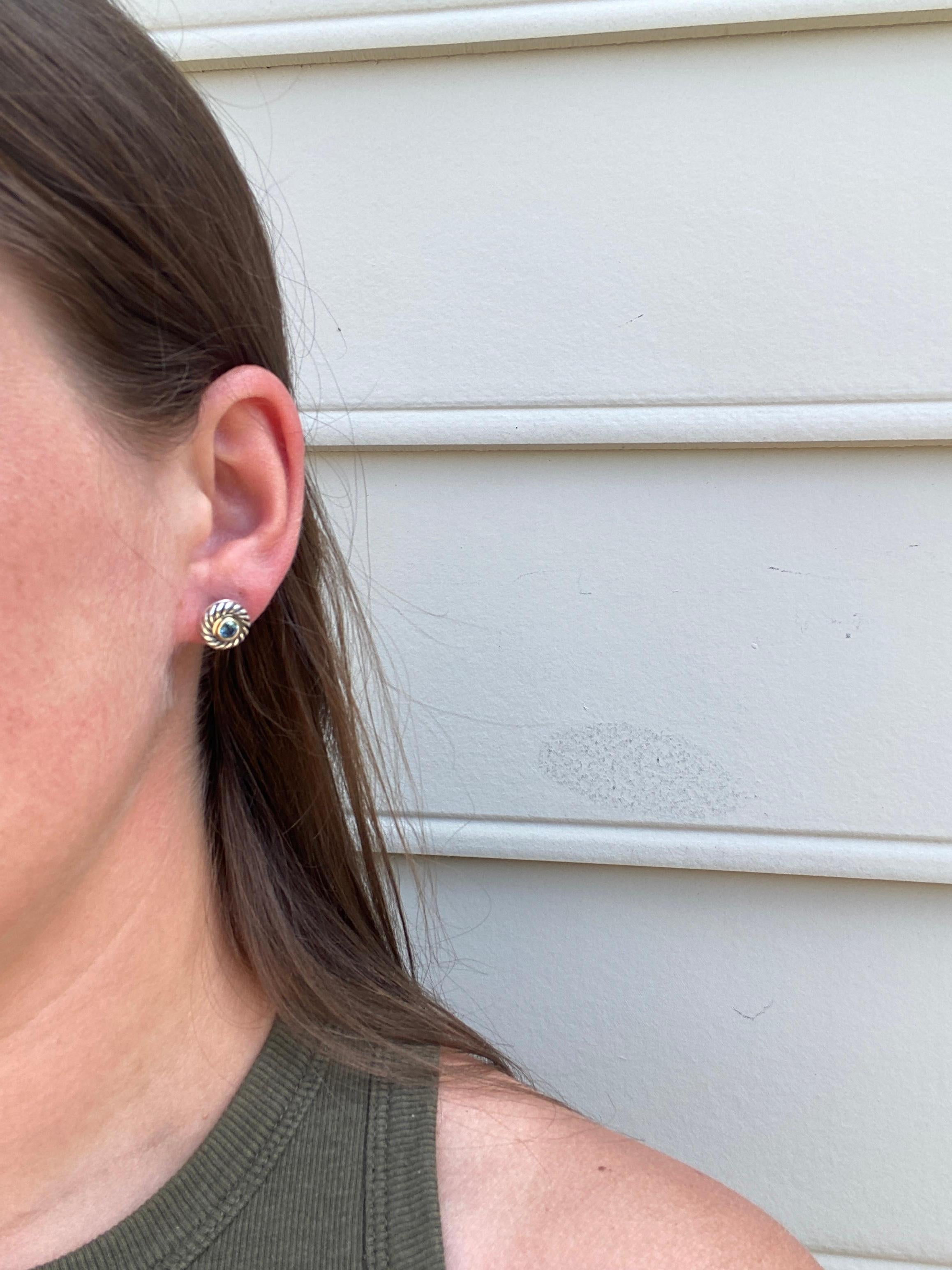 Pendientes David Yurman .60ctw Topacio Azul, Plata de Ley 14k Oro Amarillo en Bueno estado para la venta en McLeansville, NC