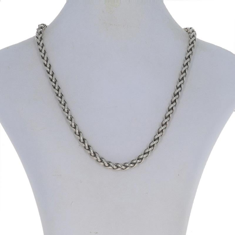Marque : David Yurman
Design :  6mm

Contenu du métal : Argent sterling et or jaune 14k

Style de chaîne : Blé
Style du collier : Chaîne
Type de fermeture : Fermoir à griffe de homard

Mesures

Longueur : 16 3/4