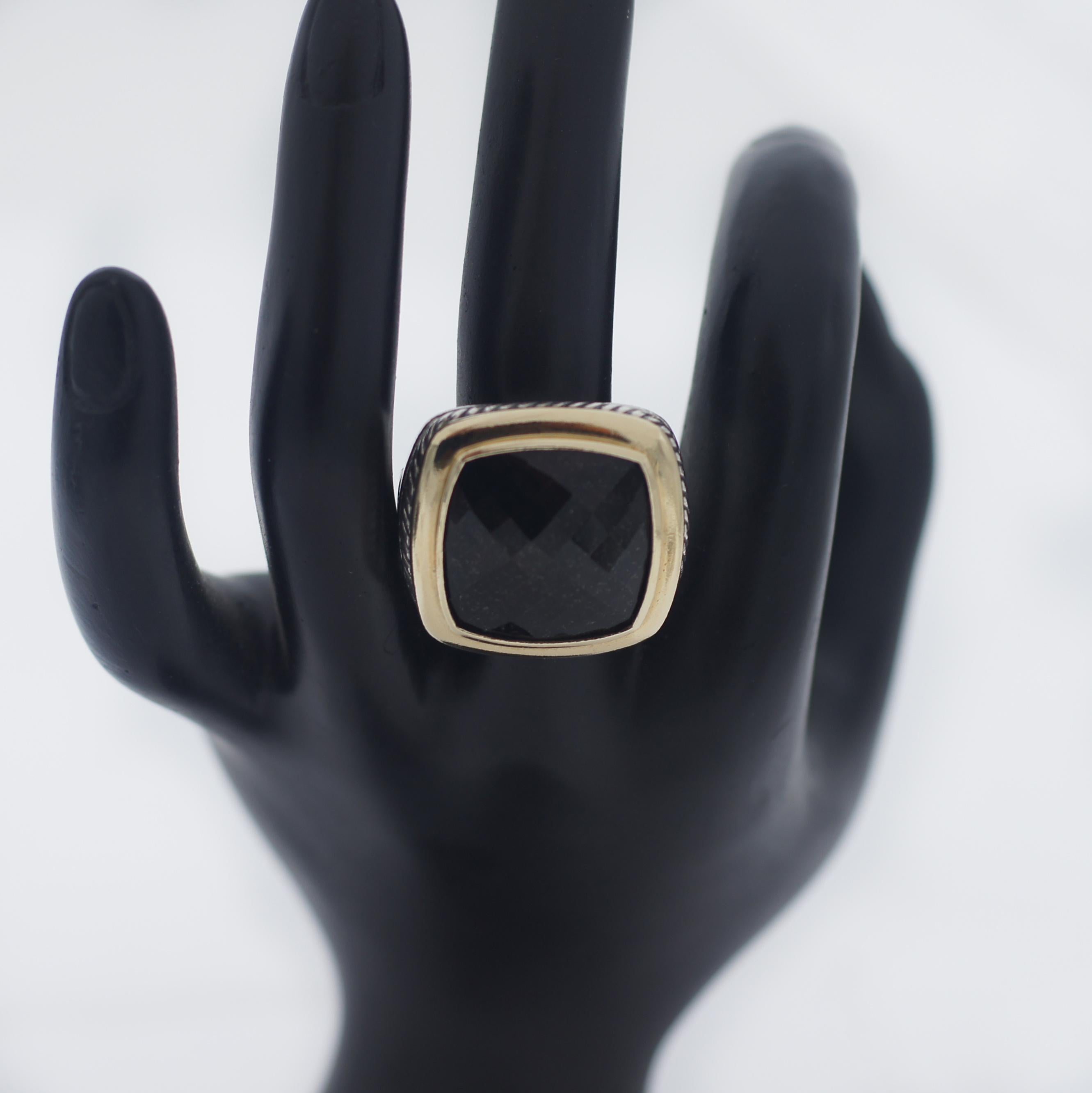 David Yurman
Albion Ring
Poliertes 925er Sterlingsilber
Akzentuiert durch einen 19mm x 19mm großen Rauchquarzstein
25mm Ring
Ringgröße ca. 7,5 US
Ca. 26,6 Gramm
Gepunzt: DY 750 925
In großartig aussehendem Zustand
Abnutzungserscheinungen, die mit
