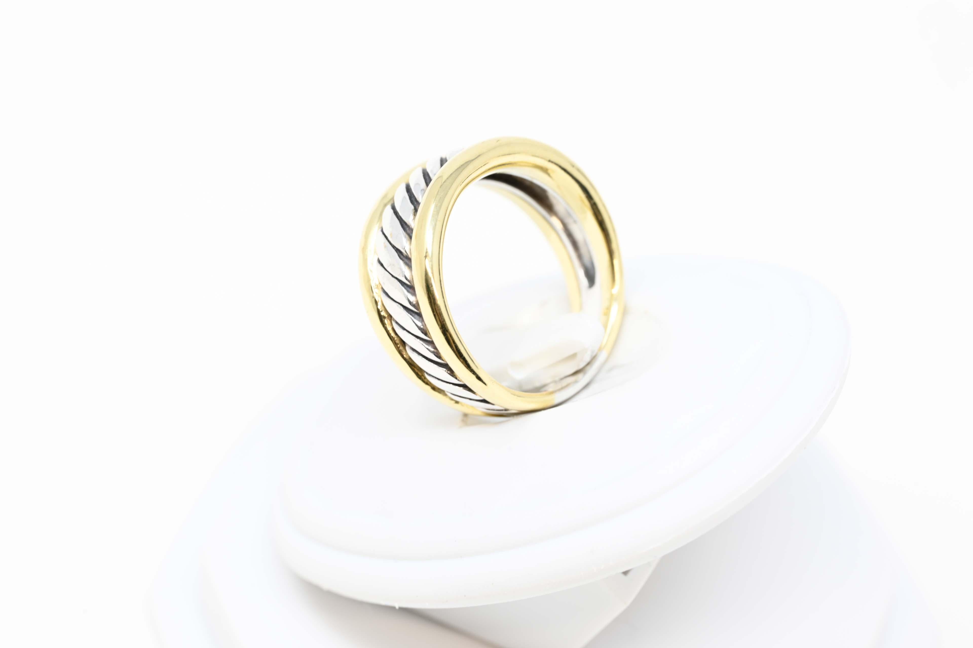 David Yurman 925 Silver & 18k Yellow Gold Thoroughbred Ring  In Good Condition For Sale In Montreal, QC