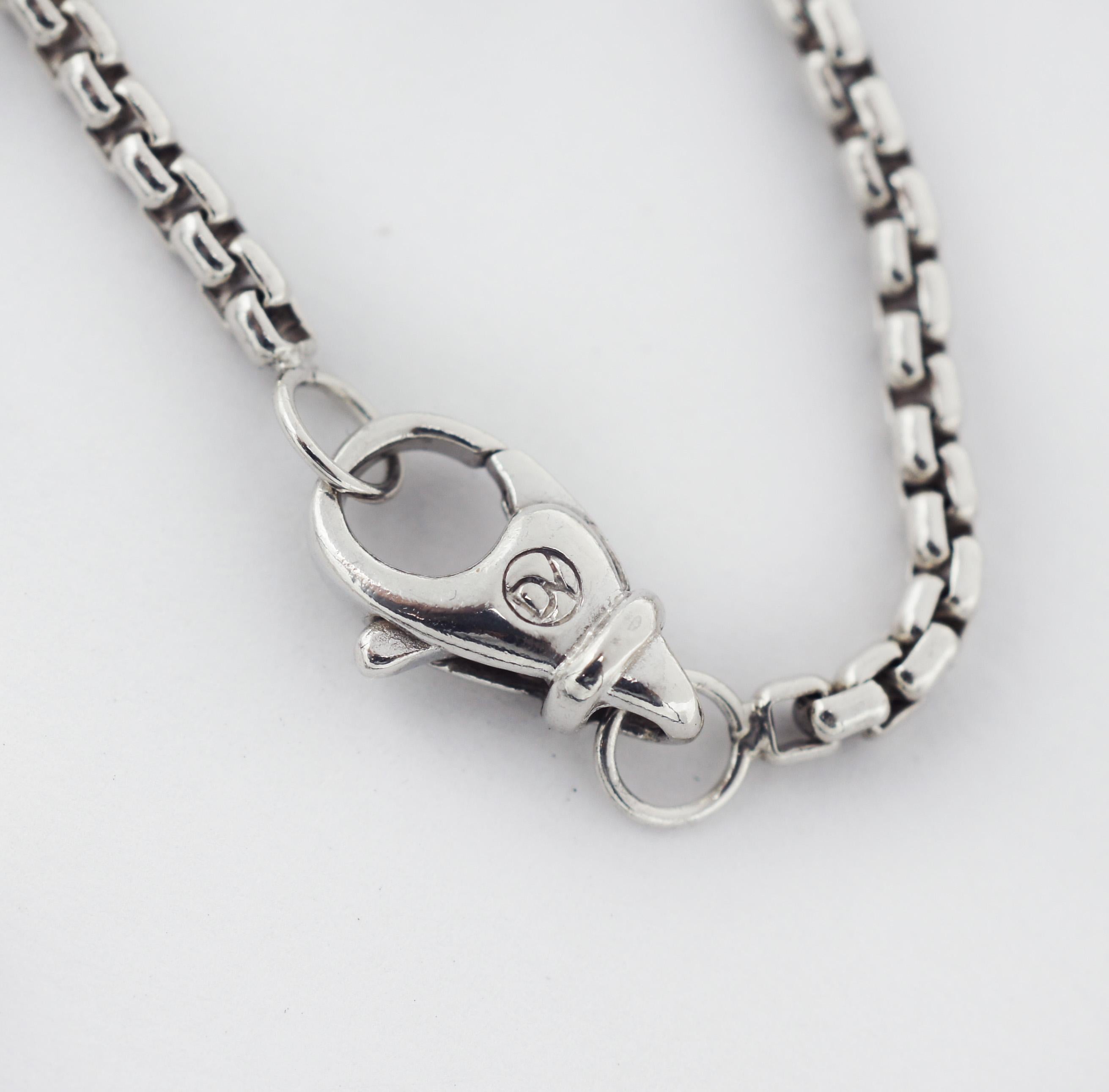 David Yurman - Collana con ciondolo a croce Chevron in argento 925 con diamanti neri in vendita 2