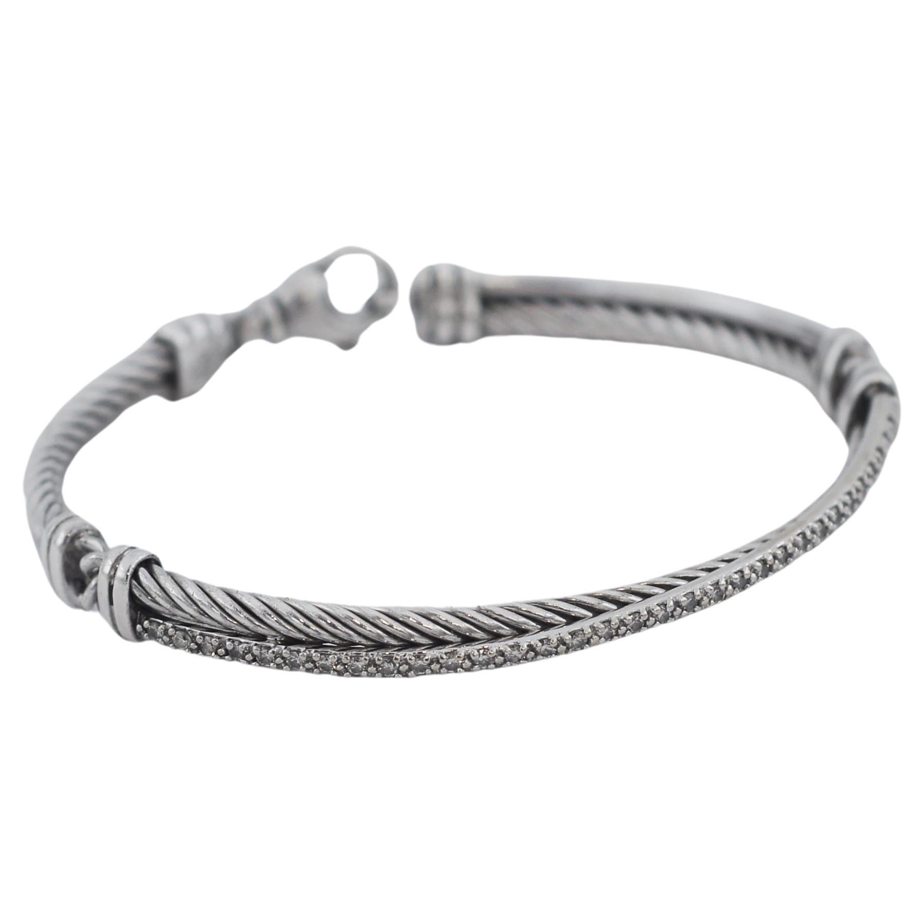 DAVID YURMAN
Crossover Link Bracelet
The Crossover Collection® explores the rhythmic weaving of lines to create form and movement. Using a dynamic range of smooth and cabled cords, the individual strands are meticulously entwined.
Sterling silver